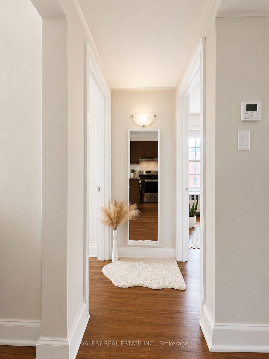 Photo 7 of Unit U19, 1327 Bayview Avenue, Toronto, Leaside — HOMEH