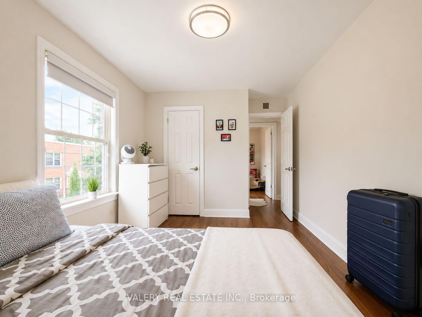 Photo 9 of Unit U19, 1327 Bayview Avenue, Toronto, Leaside — HOMEH