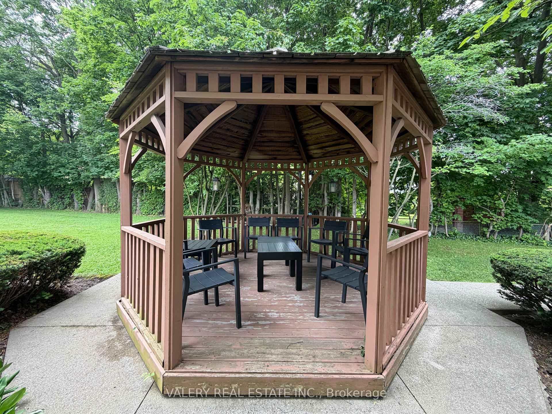 Photo 13 of Unit U19, 1327 Bayview Avenue, Toronto, Leaside — HOMEH