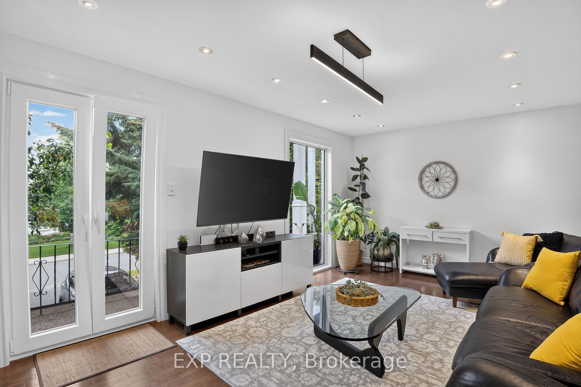 Photo 4 of 2490 Regina Street, Ottawa, Lincoln Heights — HOMEH