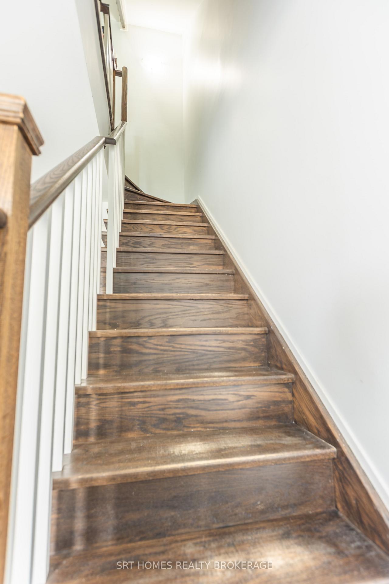 Photo 14 of Unit 3, 1321 Gerrard Street E, Toronto, Greenwood-Coxwell — HOMEH