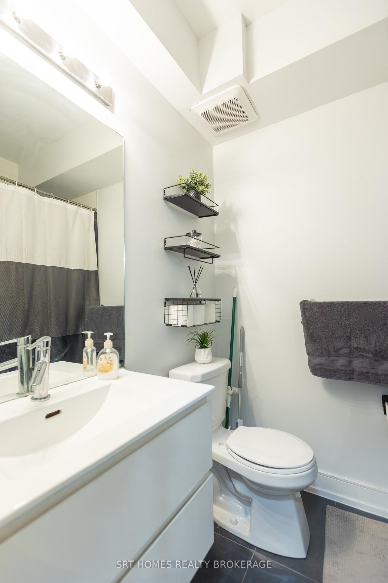 Photo 20 of Unit 3, 1321 Gerrard Street E, Toronto, Greenwood-Coxwell — HOMEH