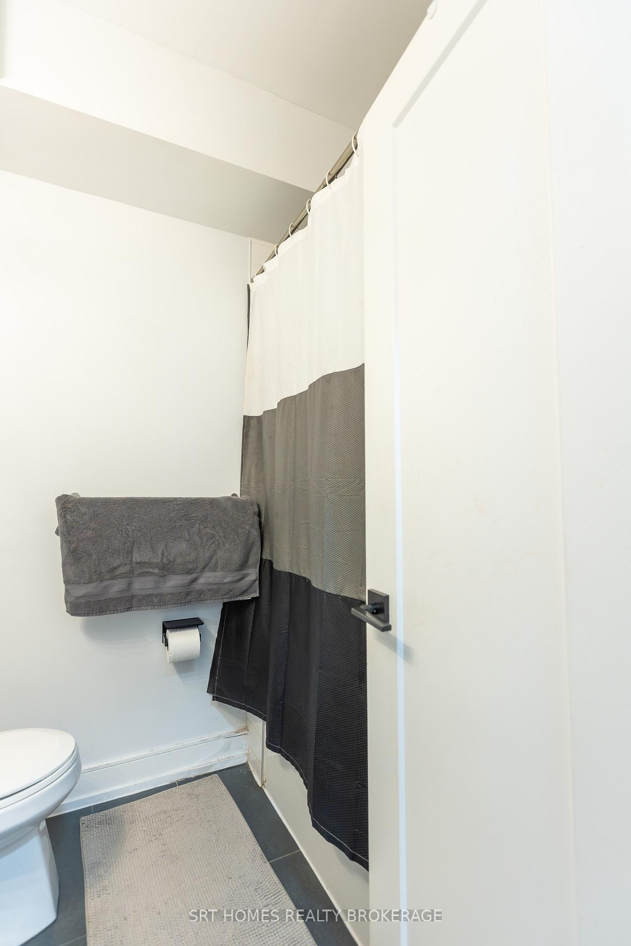 Photo 21 of Unit 3, 1321 Gerrard Street E, Toronto, Greenwood-Coxwell — HOMEH