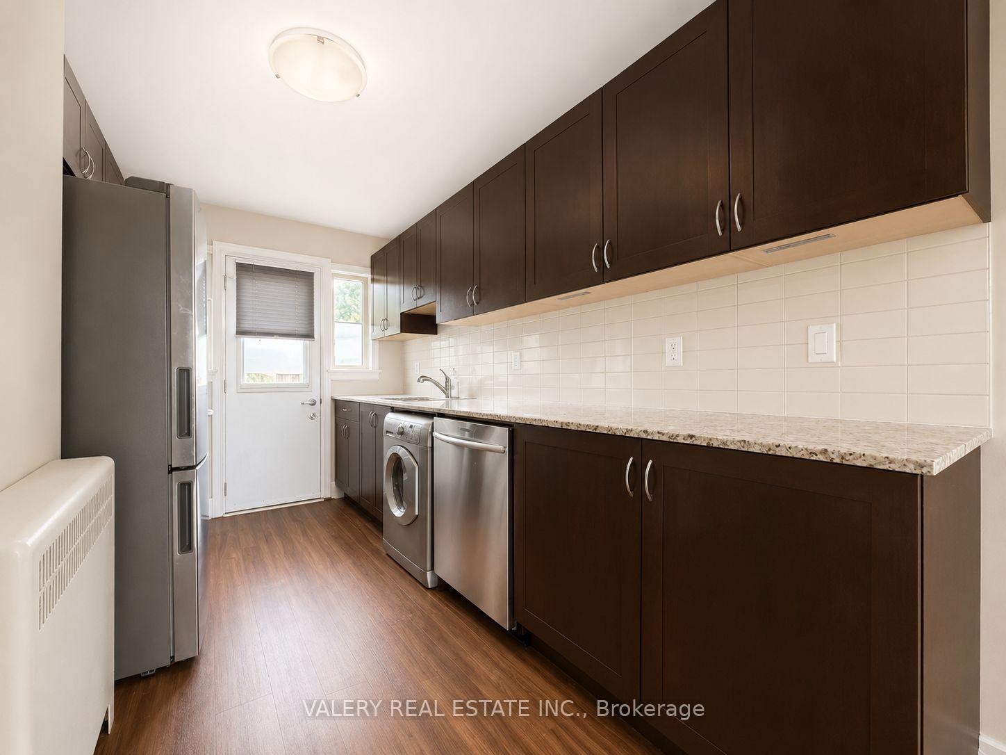 Photo 8 of Unit L24, 2 Sutherland Drive, Toronto, Leaside — HOMEH