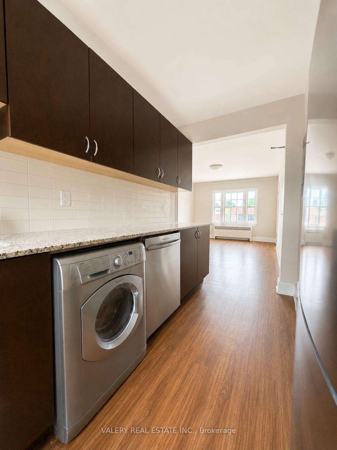 Photo 9 of Unit L24, 2 Sutherland Drive, Toronto, Leaside — HOMEH