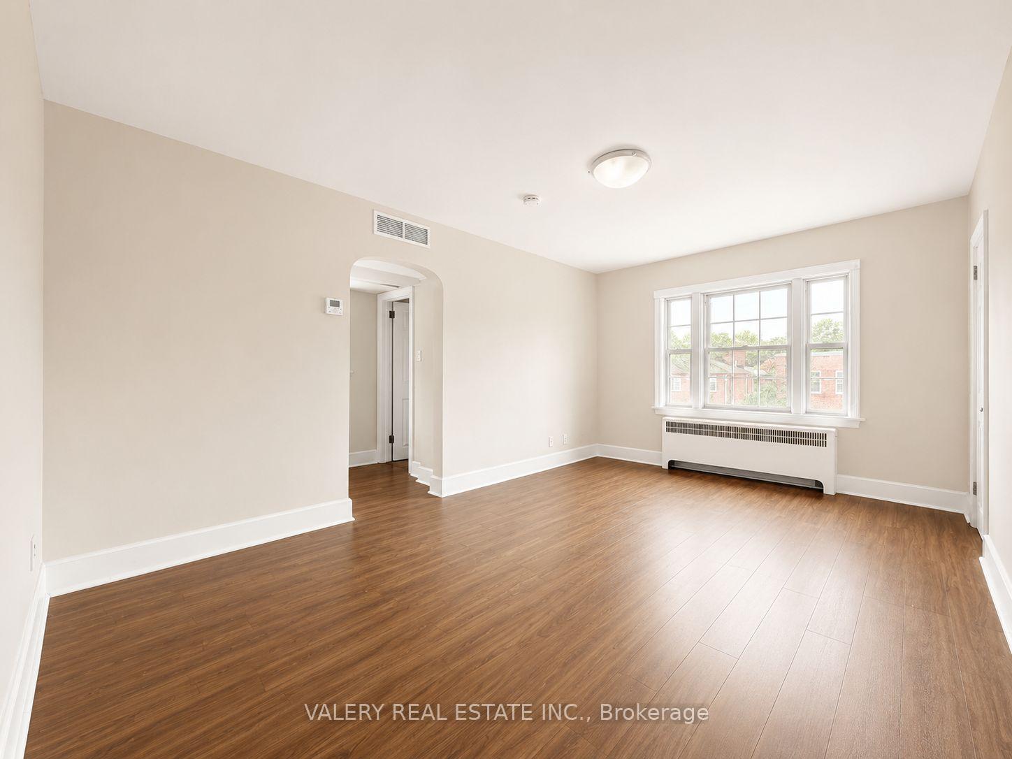 Photo 3 of Unit L24, 2 Sutherland Drive, Toronto, Leaside — HOMEH