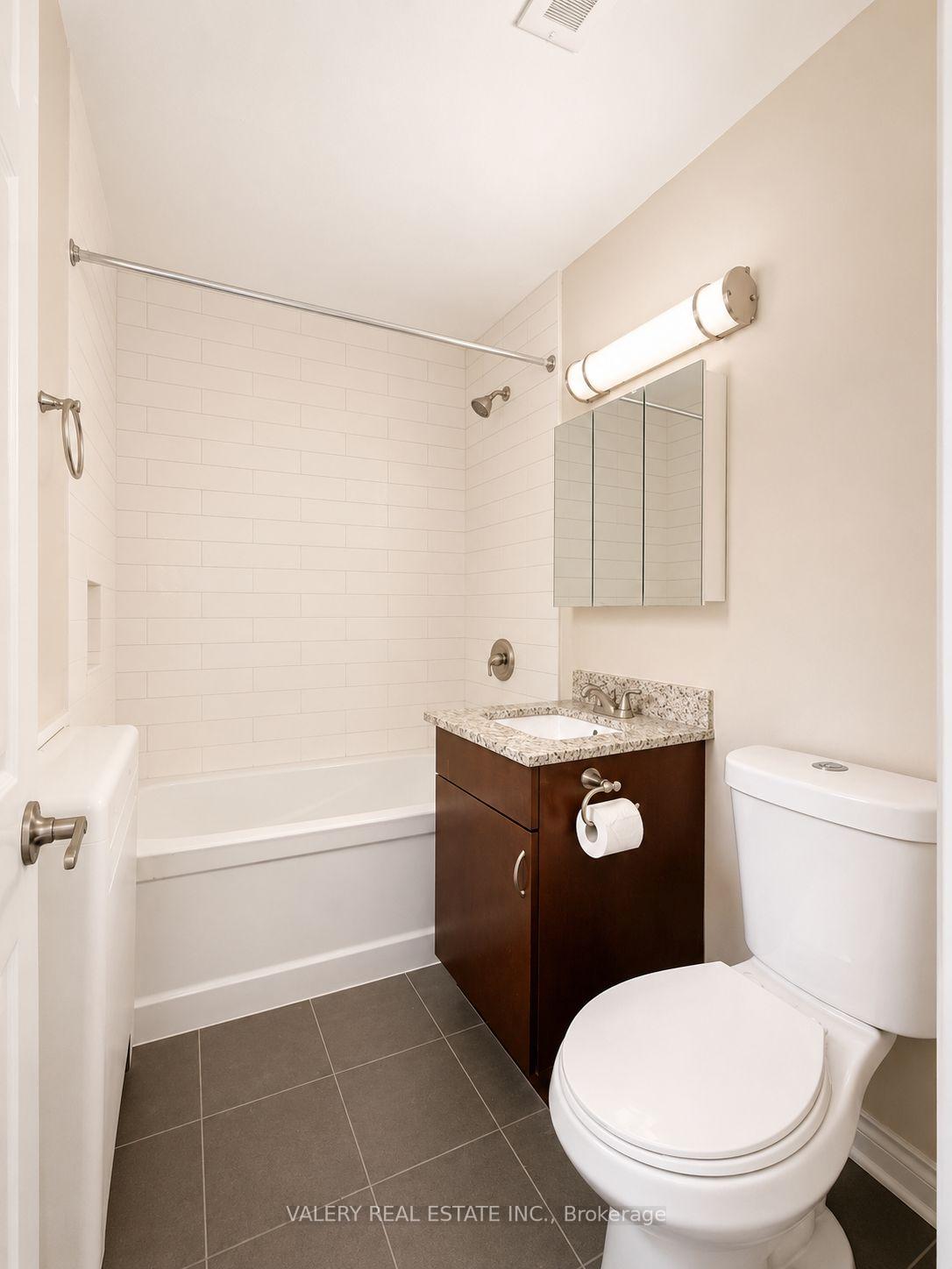 Photo 7 of Unit L24, 2 Sutherland Drive, Toronto, Leaside — HOMEH