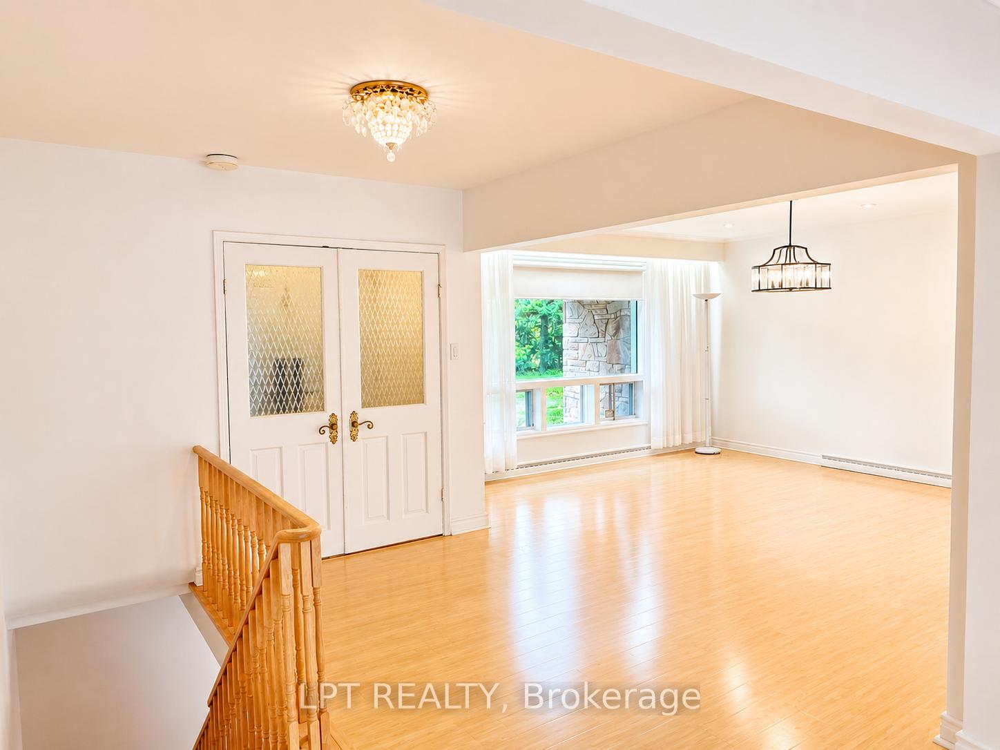 Photo 2 of 3 Oxbow Road, North York, Banbury-Don Mills — HOMEH