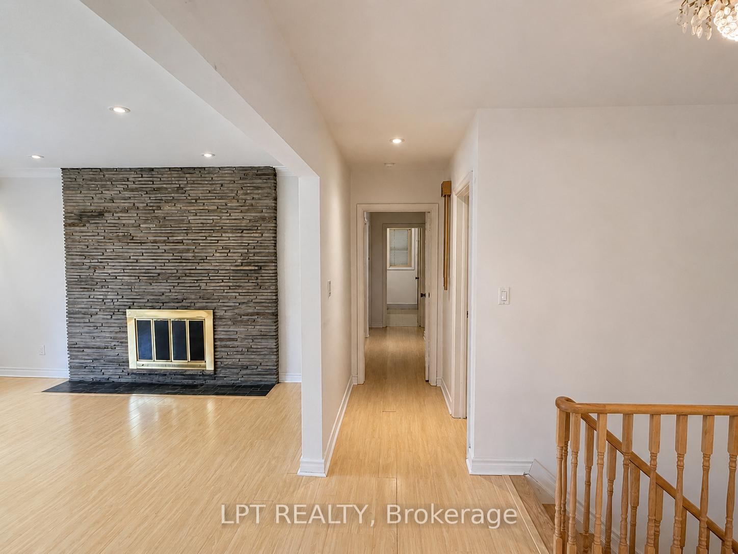 Photo 3 of 3 Oxbow Road, North York, Banbury-Don Mills — HOMEH