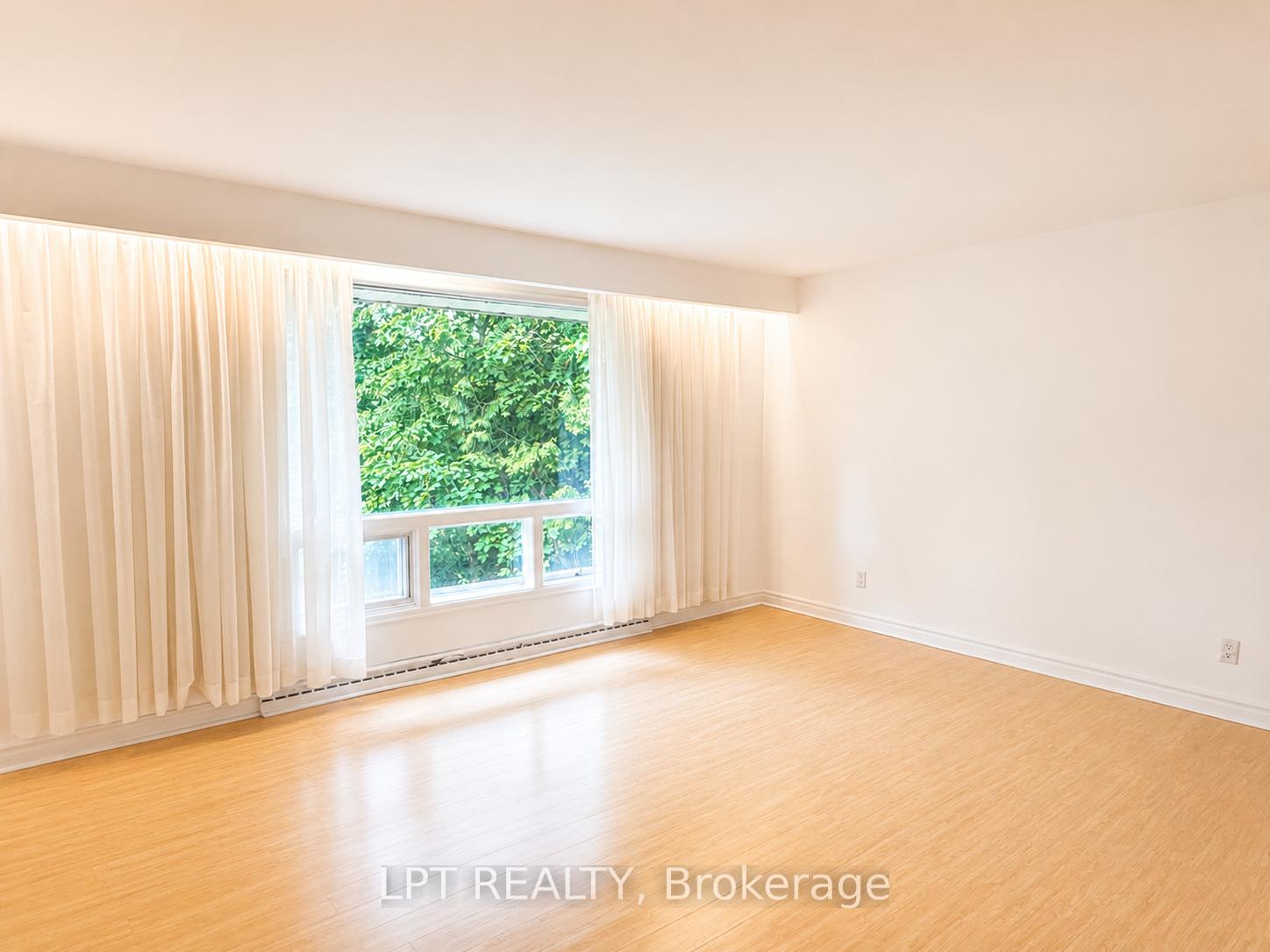 Photo 6 of 3 Oxbow Road, North York, Banbury-Don Mills — HOMEH