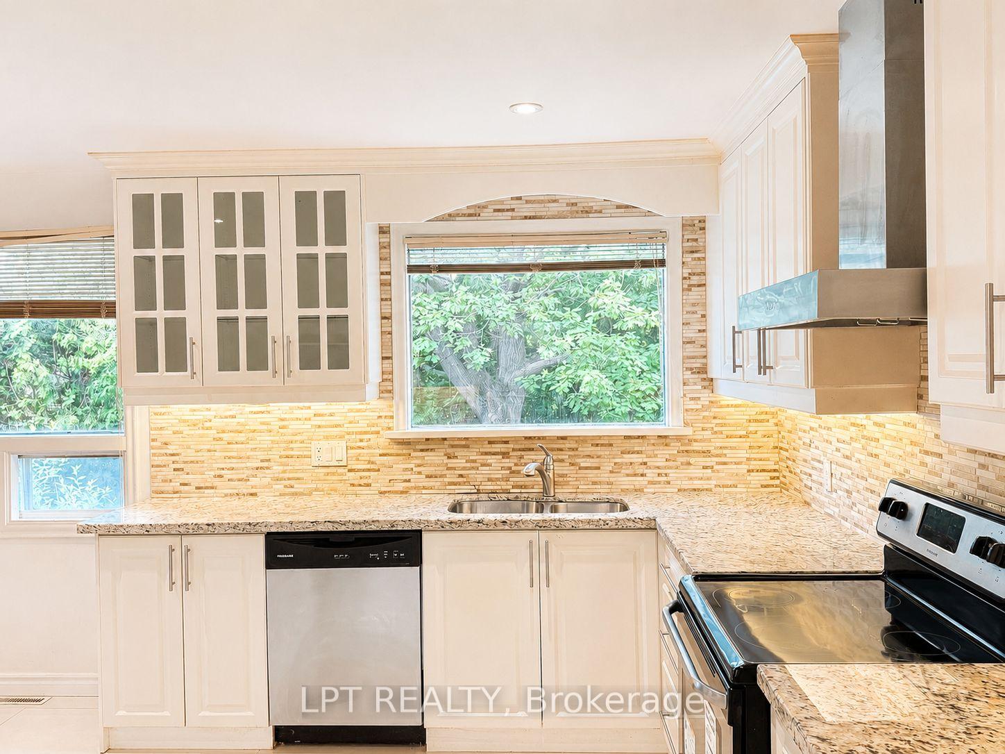 Photo 10 of 3 Oxbow Road, North York, Banbury-Don Mills — HOMEH