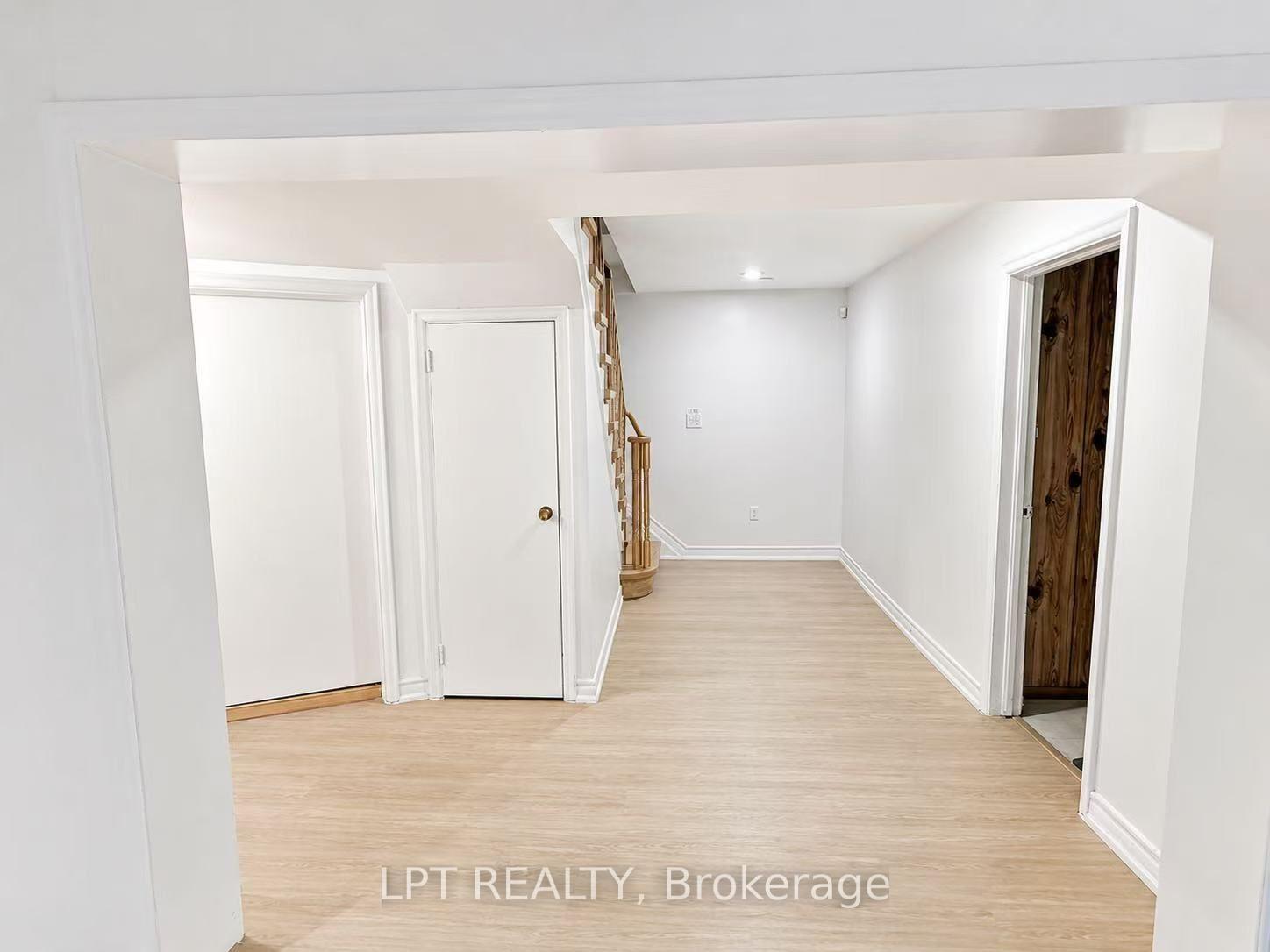 Photo 11 of 3 Oxbow Road, North York, Banbury-Don Mills — HOMEH