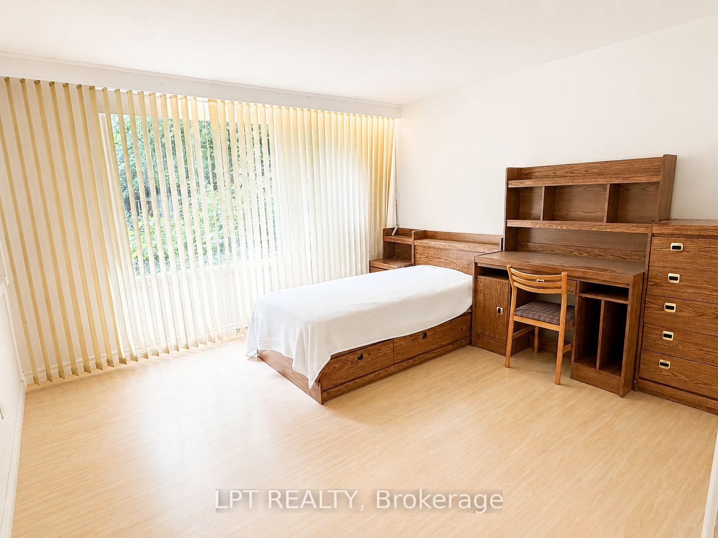 Photo 13 of 3 Oxbow Road, North York, Banbury-Don Mills — HOMEH