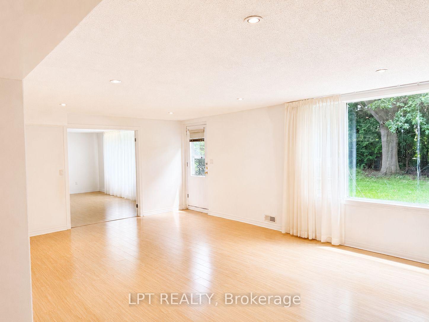Photo 16 of 3 Oxbow Road, North York, Banbury-Don Mills — HOMEH