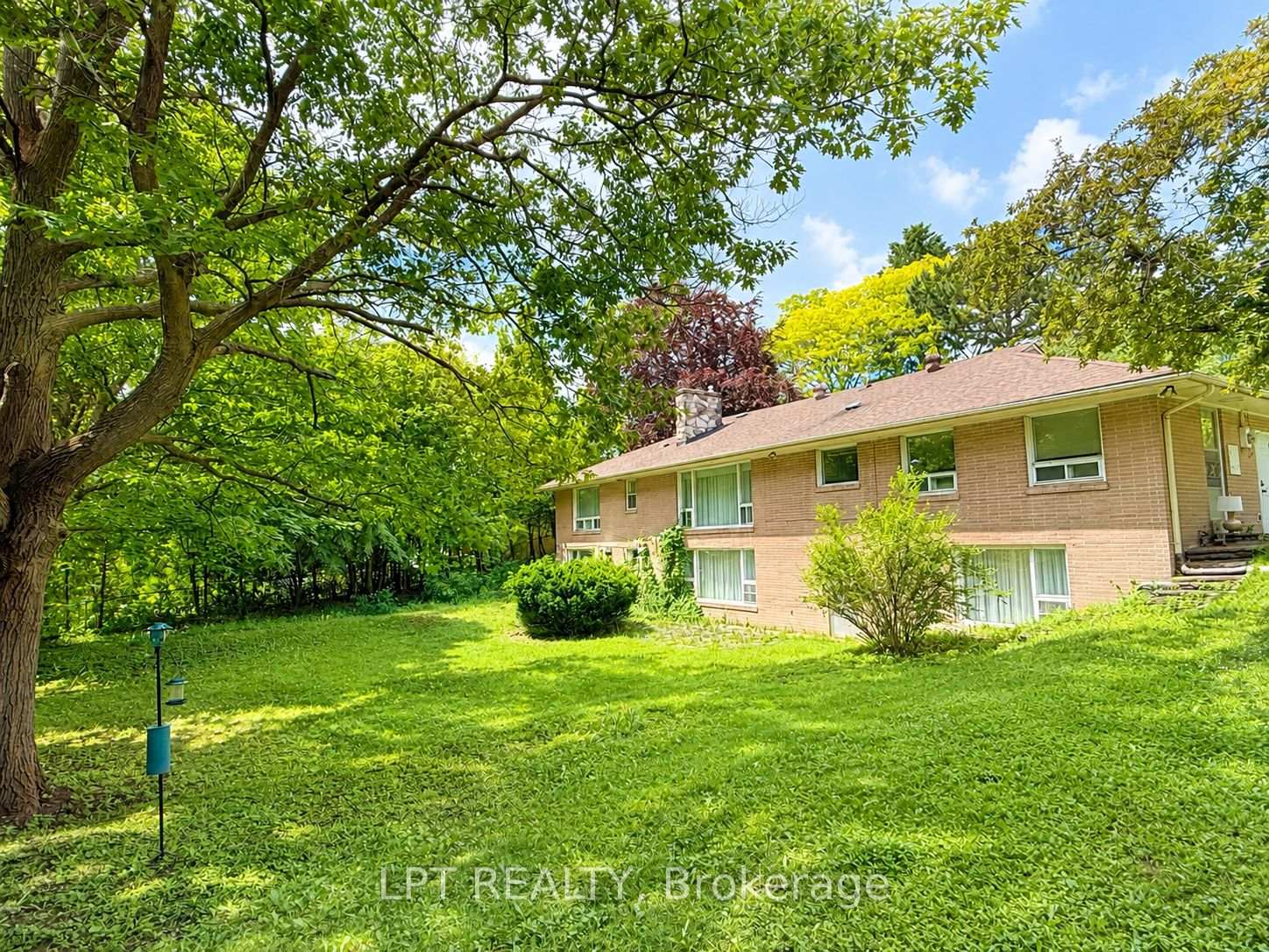 Photo 17 of 3 Oxbow Road, North York, Banbury-Don Mills — HOMEH