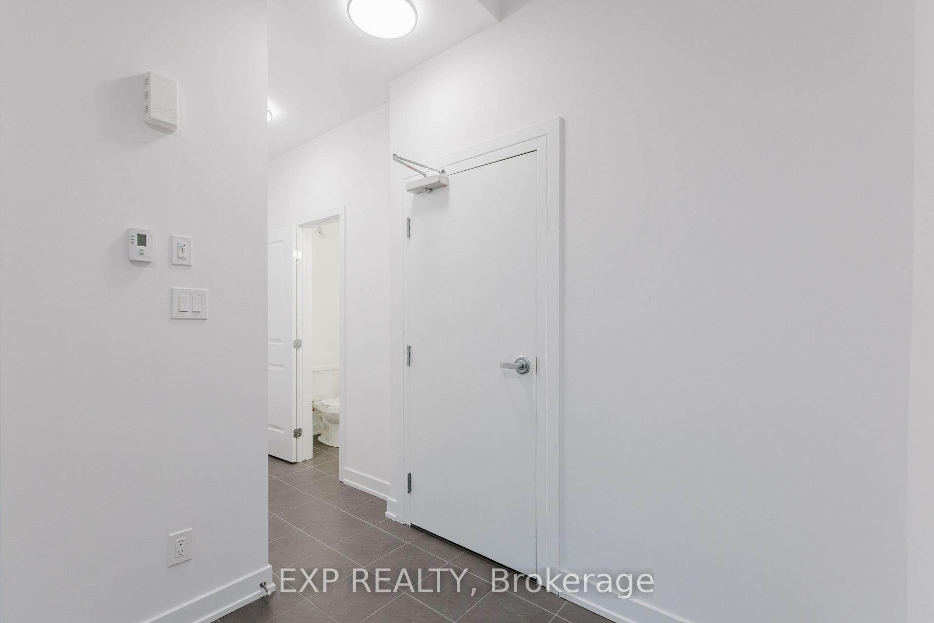 Photo 3 of 605 Silhouette Private, Ottawa, Barrhaven - Cedargrove/Fraserdale — HOMEH