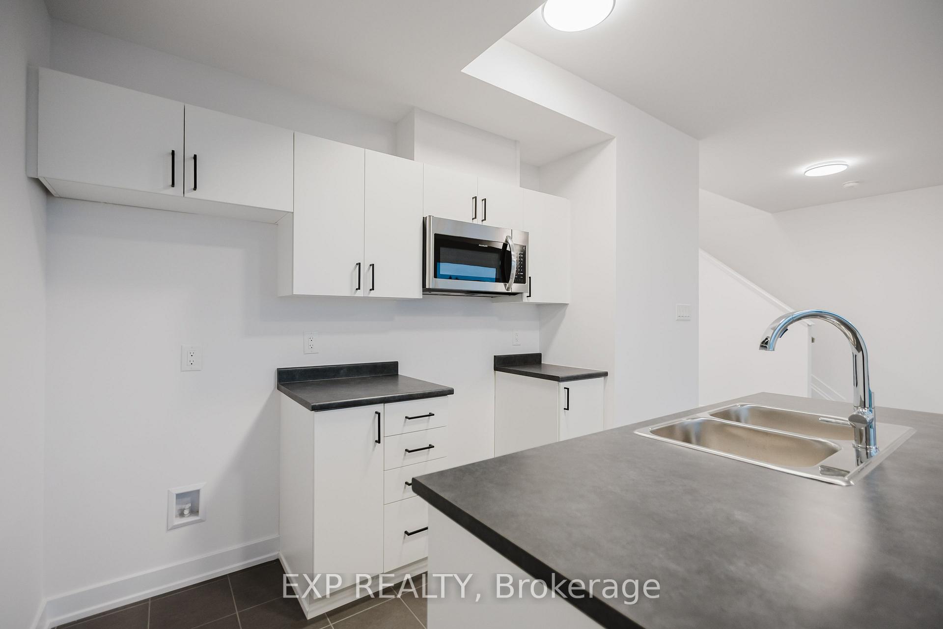 Photo 10 of 605 Silhouette Private, Ottawa, Barrhaven - Cedargrove/Fraserdale — HOMEH