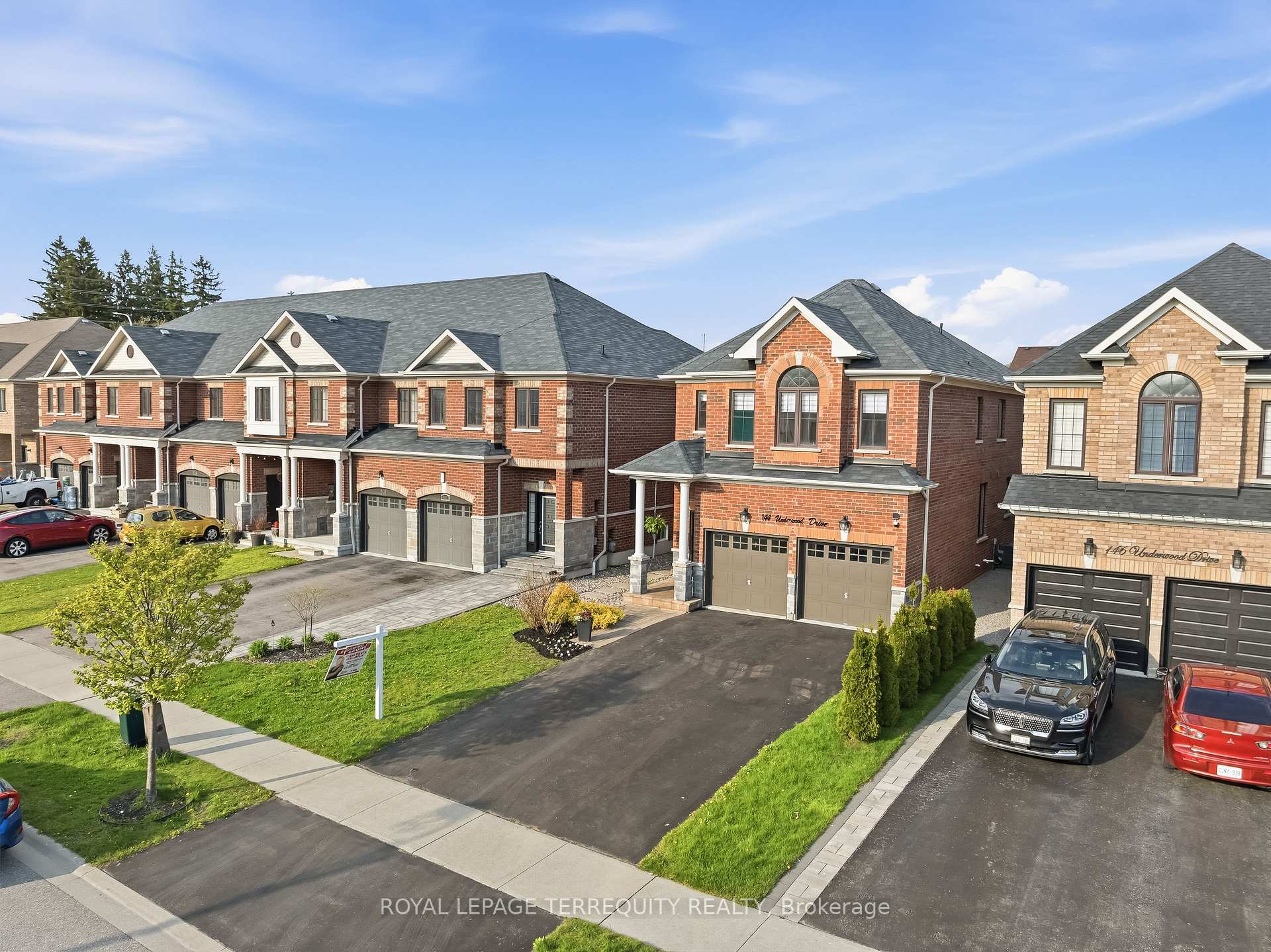 Photo 3 of 144 Underwood Drive, Whitby, Brooklin — HOMEH