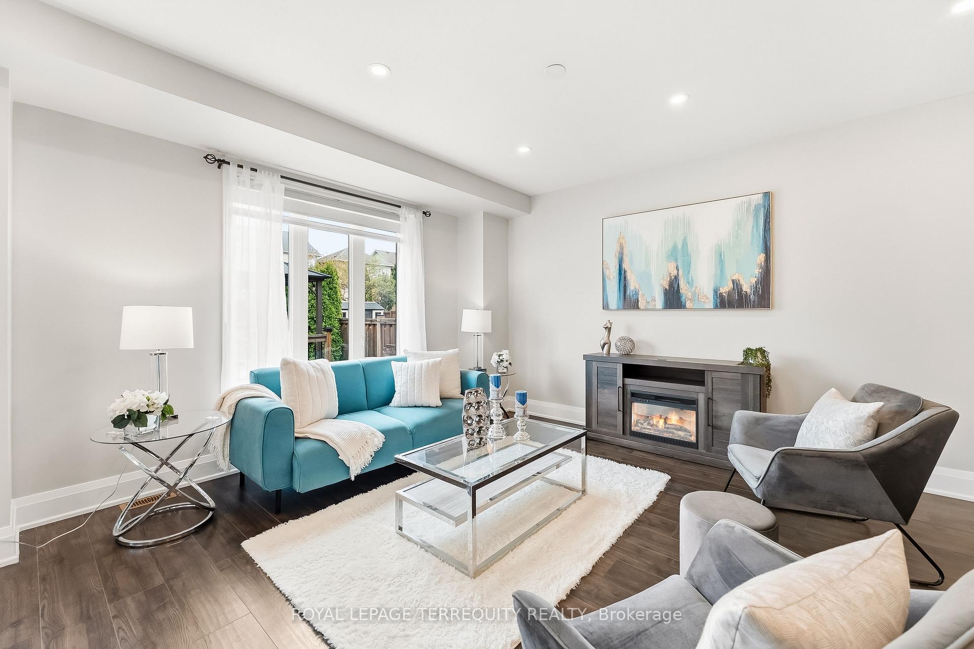 Photo 8 of 144 Underwood Drive, Whitby, Brooklin — HOMEH