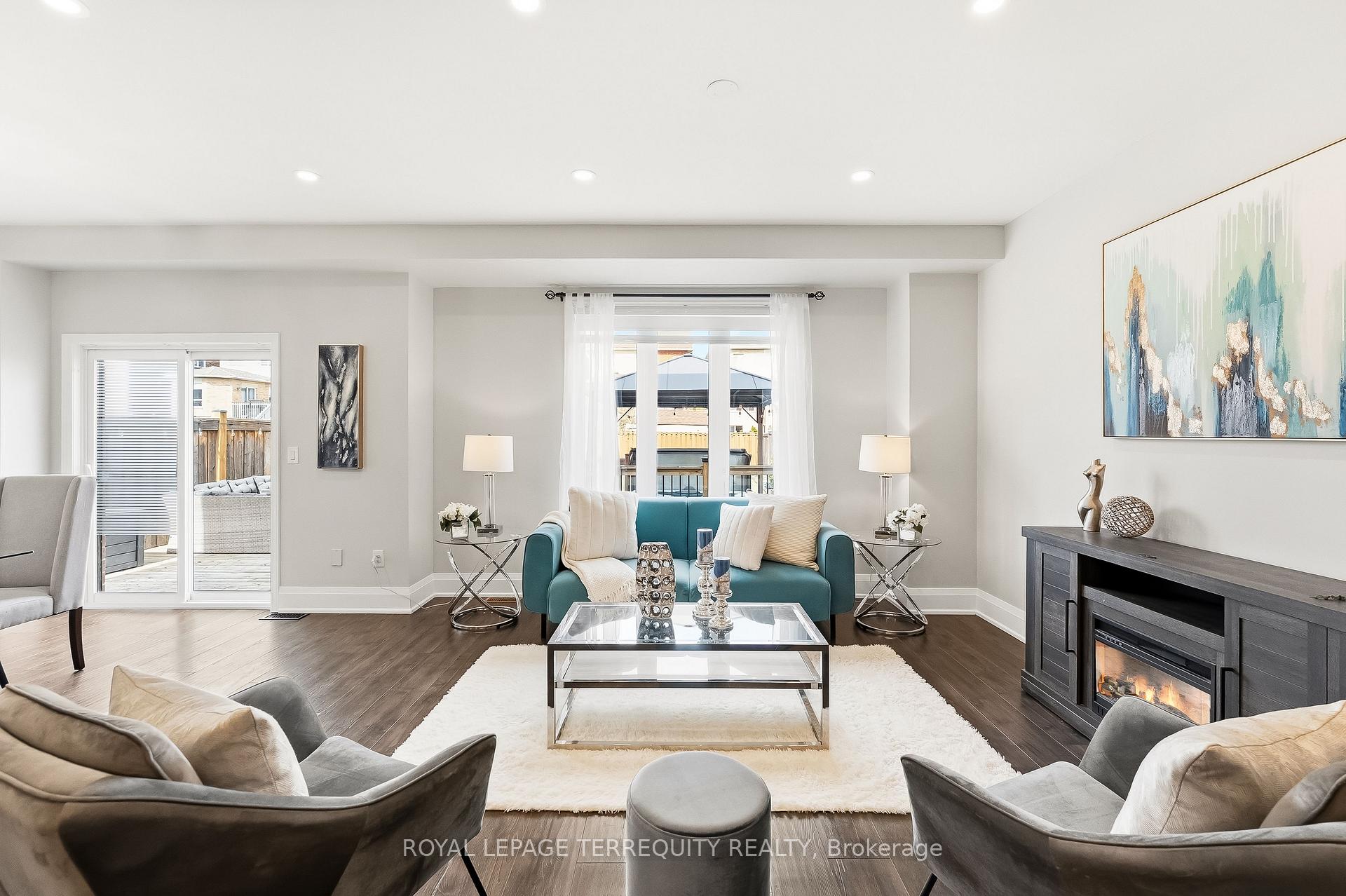 Photo 9 of 144 Underwood Drive, Whitby, Brooklin — HOMEH