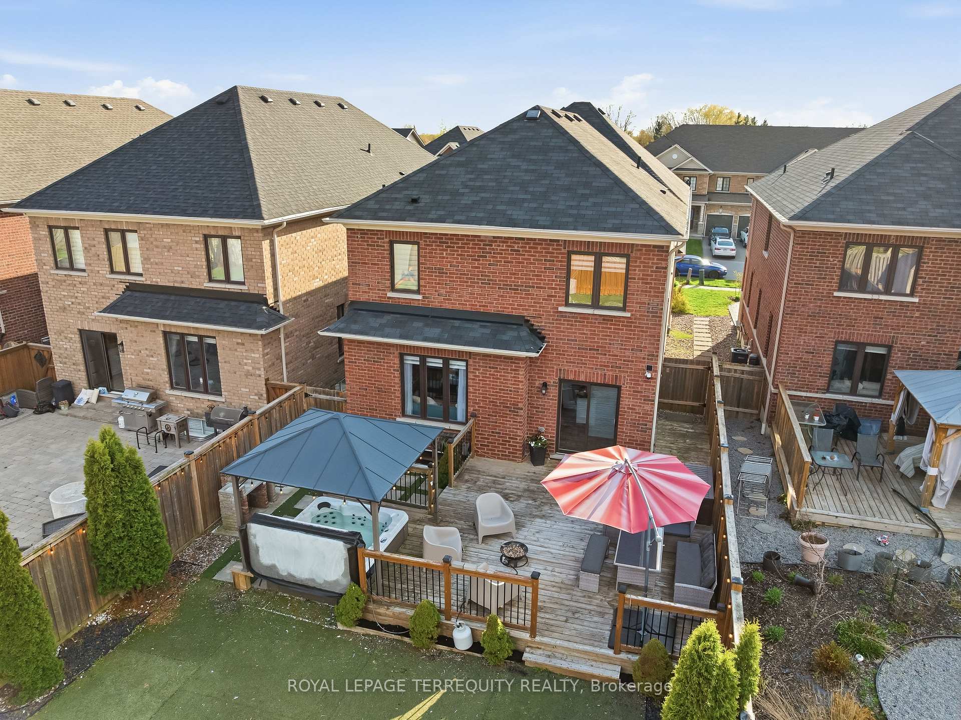 Photo 44 of 144 Underwood Drive, Whitby, Brooklin — HOMEH