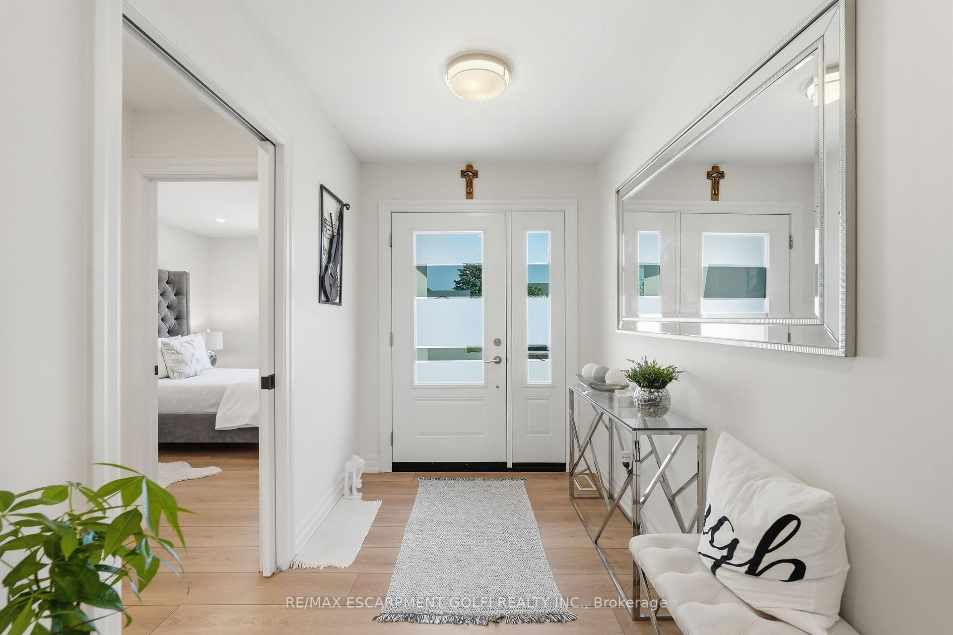 Photo 3 of 12 Cheval Drive, Grimsby, Grimsby Beach — HOMEH