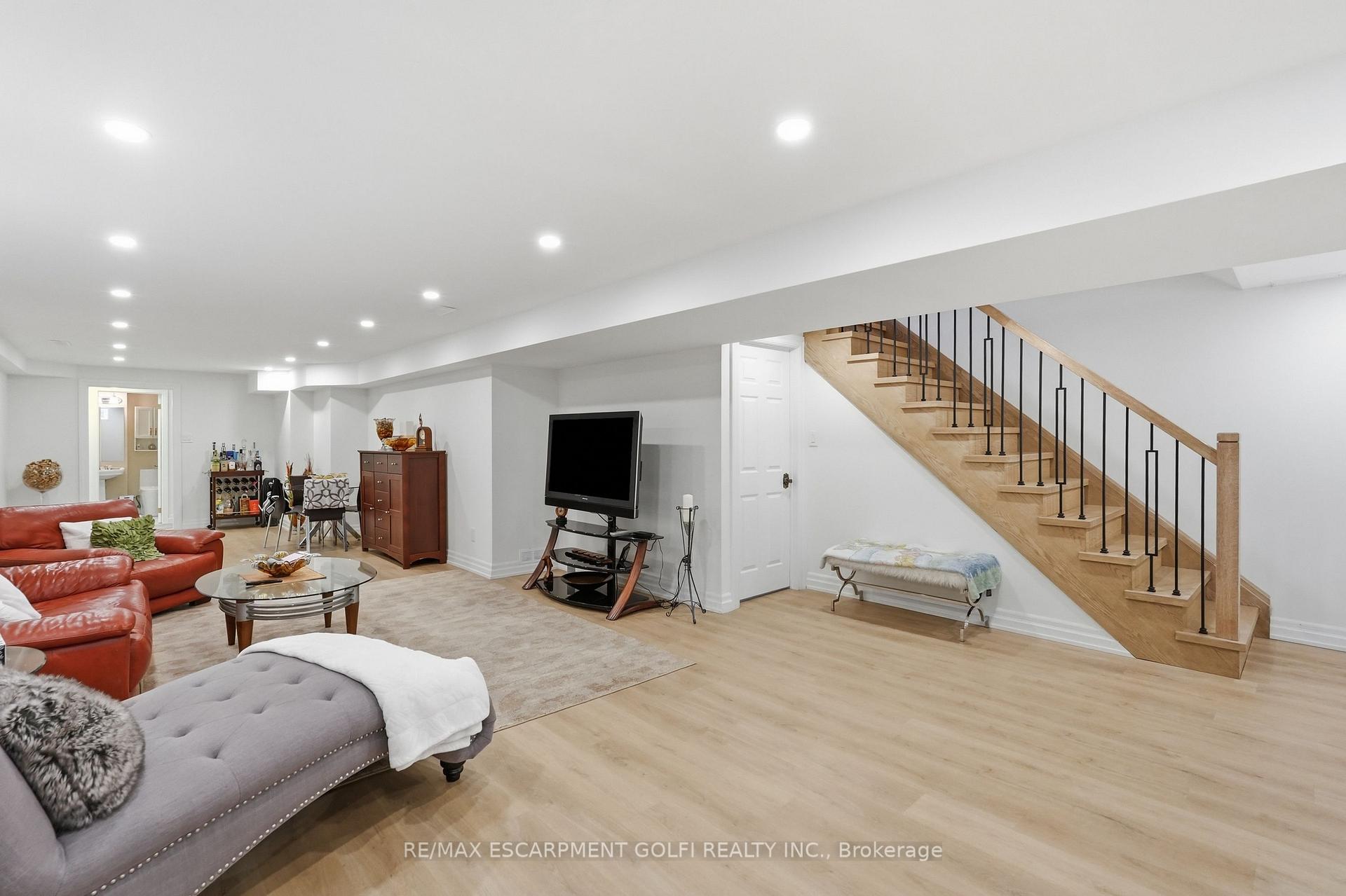 Photo 31 of 12 Cheval Drive, Grimsby, Grimsby Beach — HOMEH