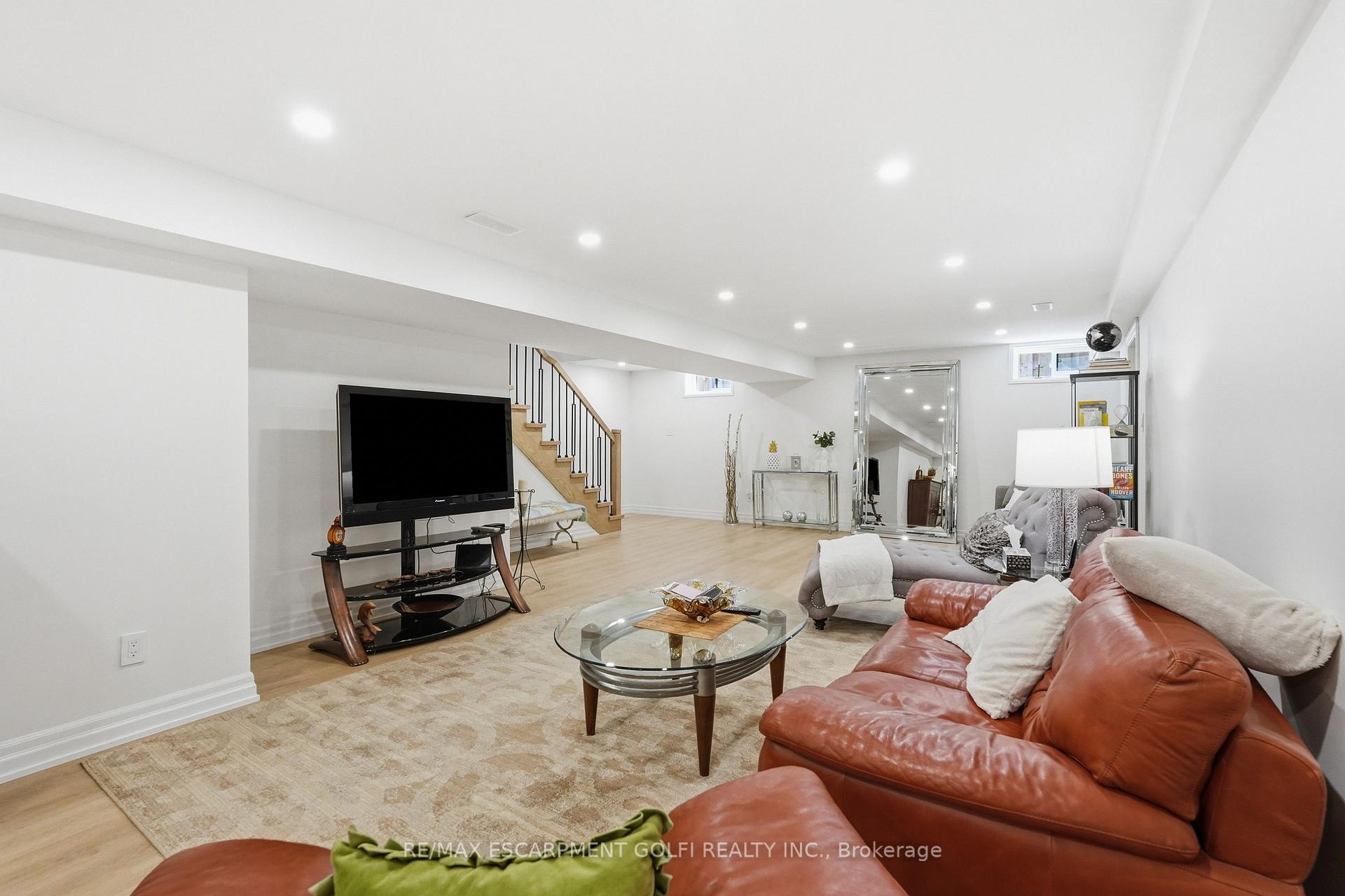 Photo 32 of 12 Cheval Drive, Grimsby, Grimsby Beach — HOMEH