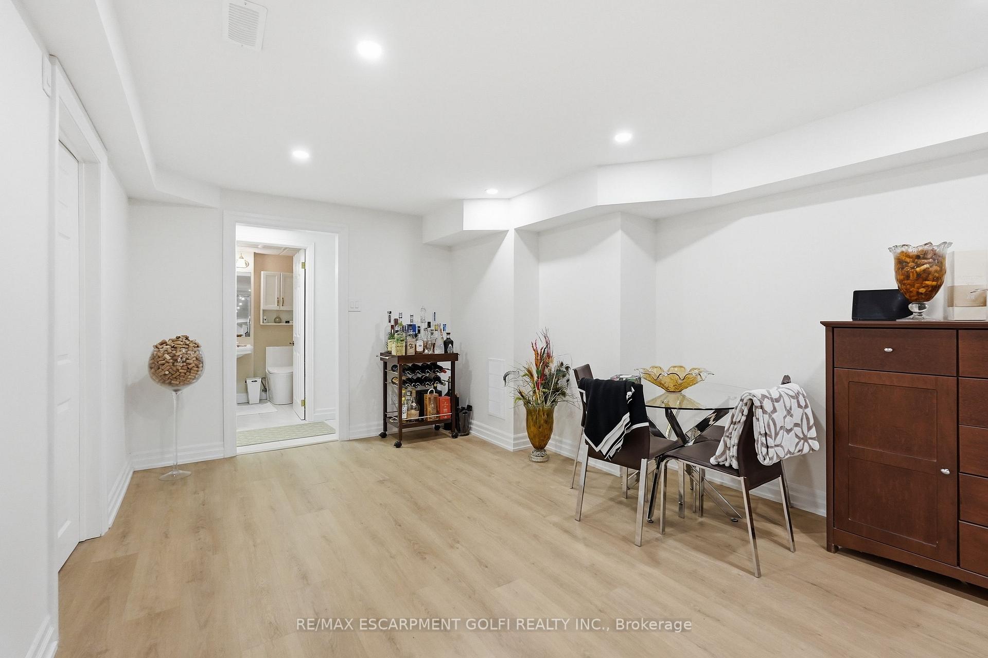 Photo 33 of 12 Cheval Drive, Grimsby, Grimsby Beach — HOMEH