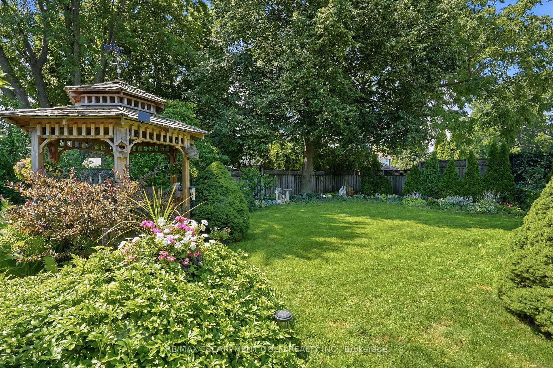 Photo 45 of 12 Cheval Drive, Grimsby, Grimsby Beach — HOMEH
