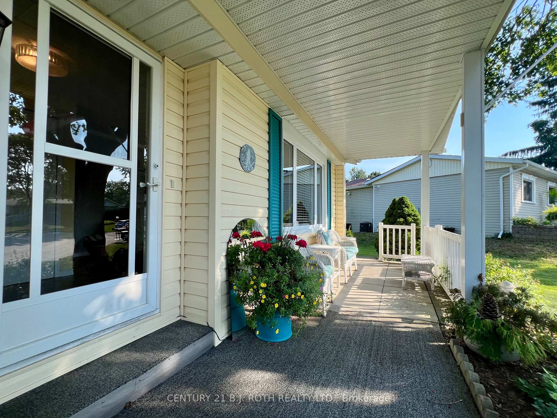 Photo 2 of 5 Walnut Court, Innisfil, Rural Innisfil — HOMEH