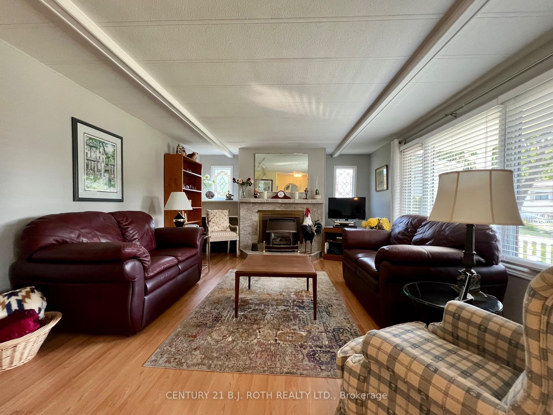 Photo 6 of 5 Walnut Court, Innisfil, Rural Innisfil — HOMEH