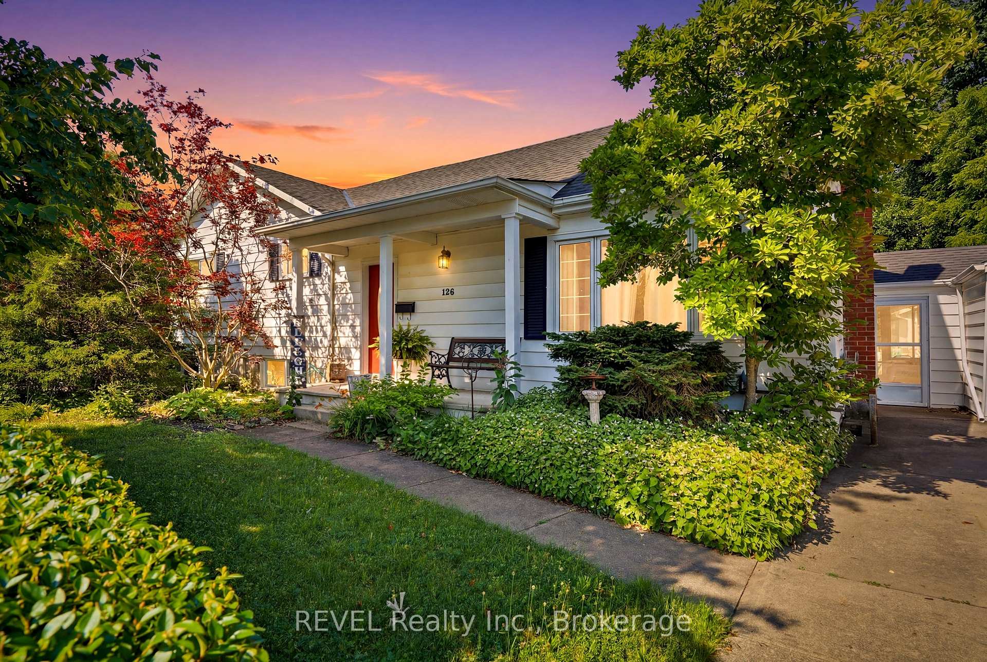 Photo 3 of 136 Powerview Avenue, St. Catharines, Western Hill — HOMEH