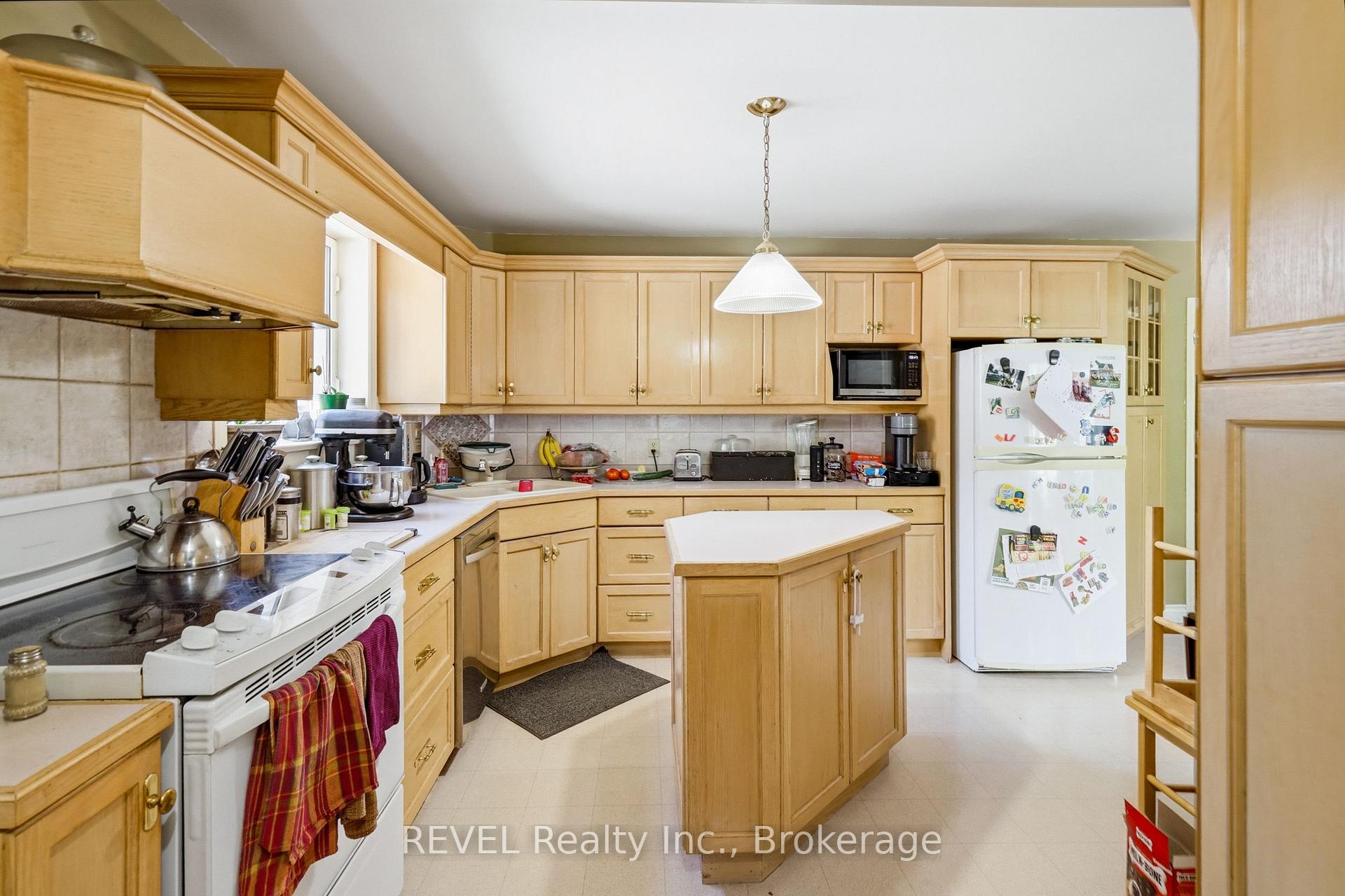 Photo 8 of 136 Powerview Avenue, St. Catharines, Western Hill — HOMEH
