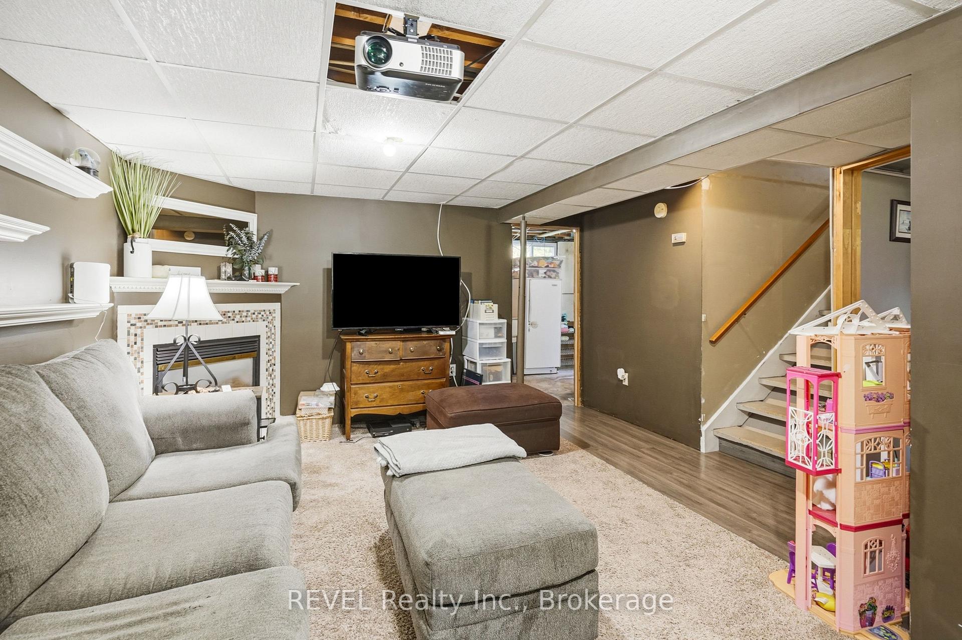 Photo 17 of 136 Powerview Avenue, St. Catharines, Western Hill — HOMEH