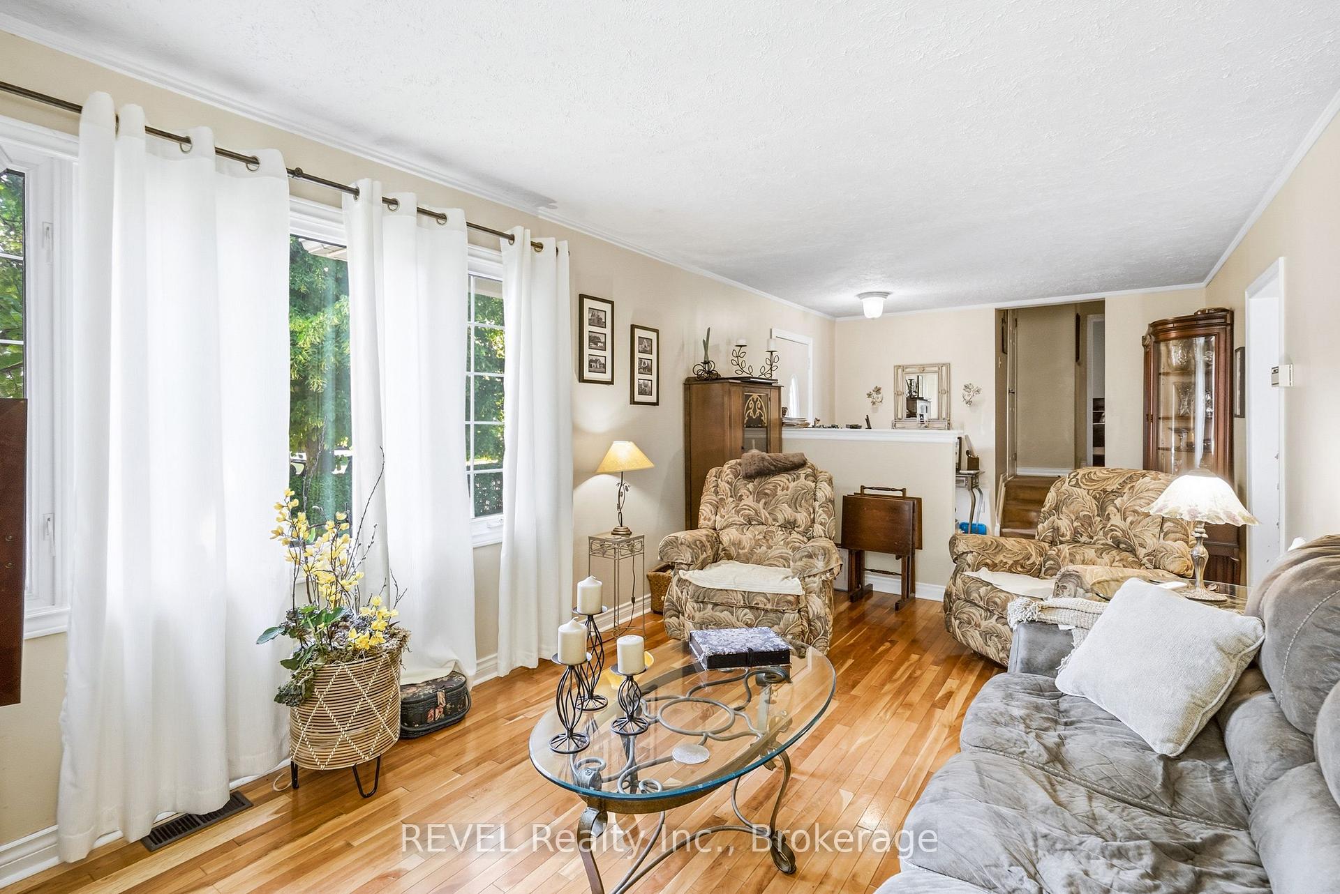 Photo 20 of 136 Powerview Avenue, St. Catharines, Western Hill — HOMEH