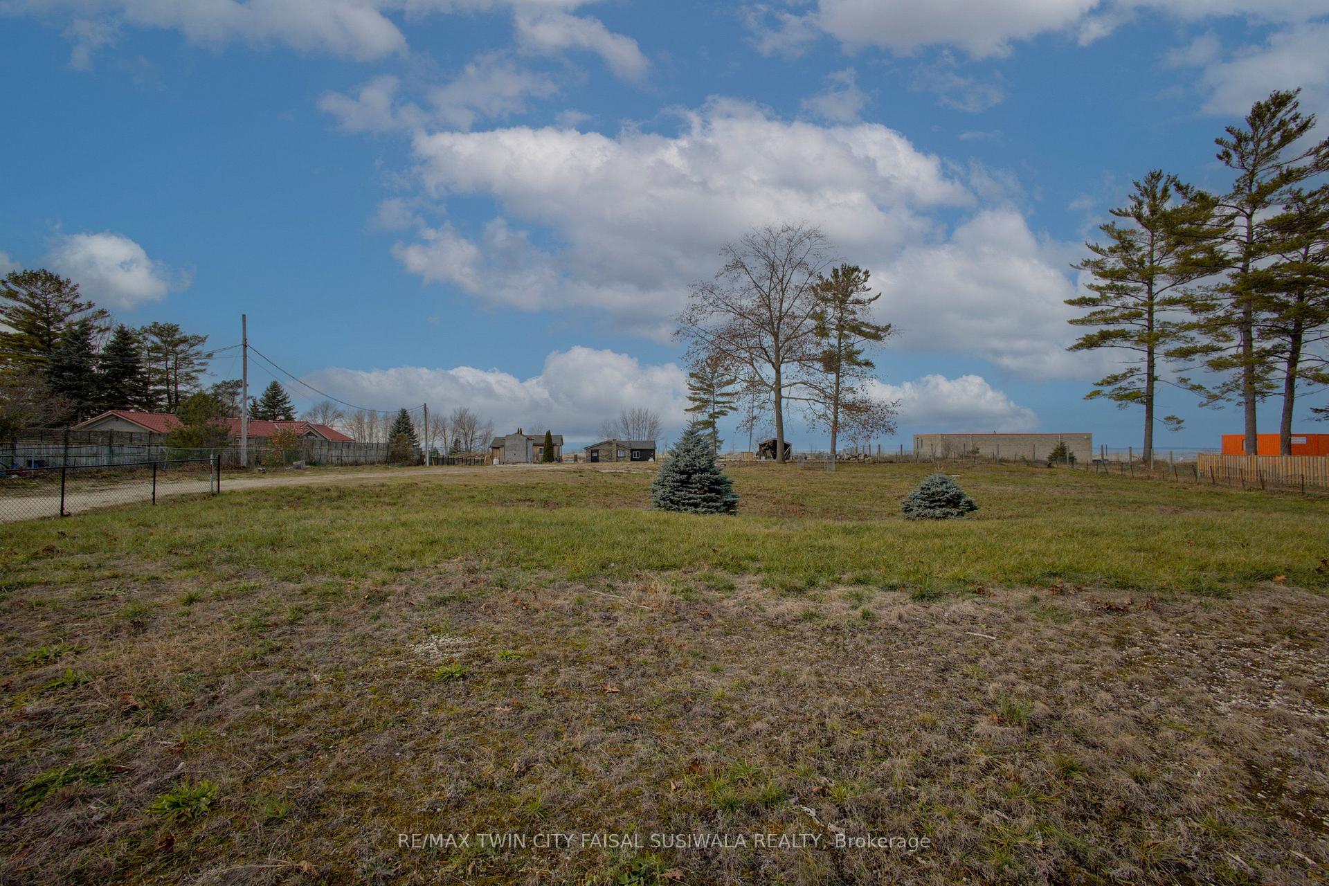 Photo 3 of Unit B, 326 River Road, Wasaga Beach — HOMEH