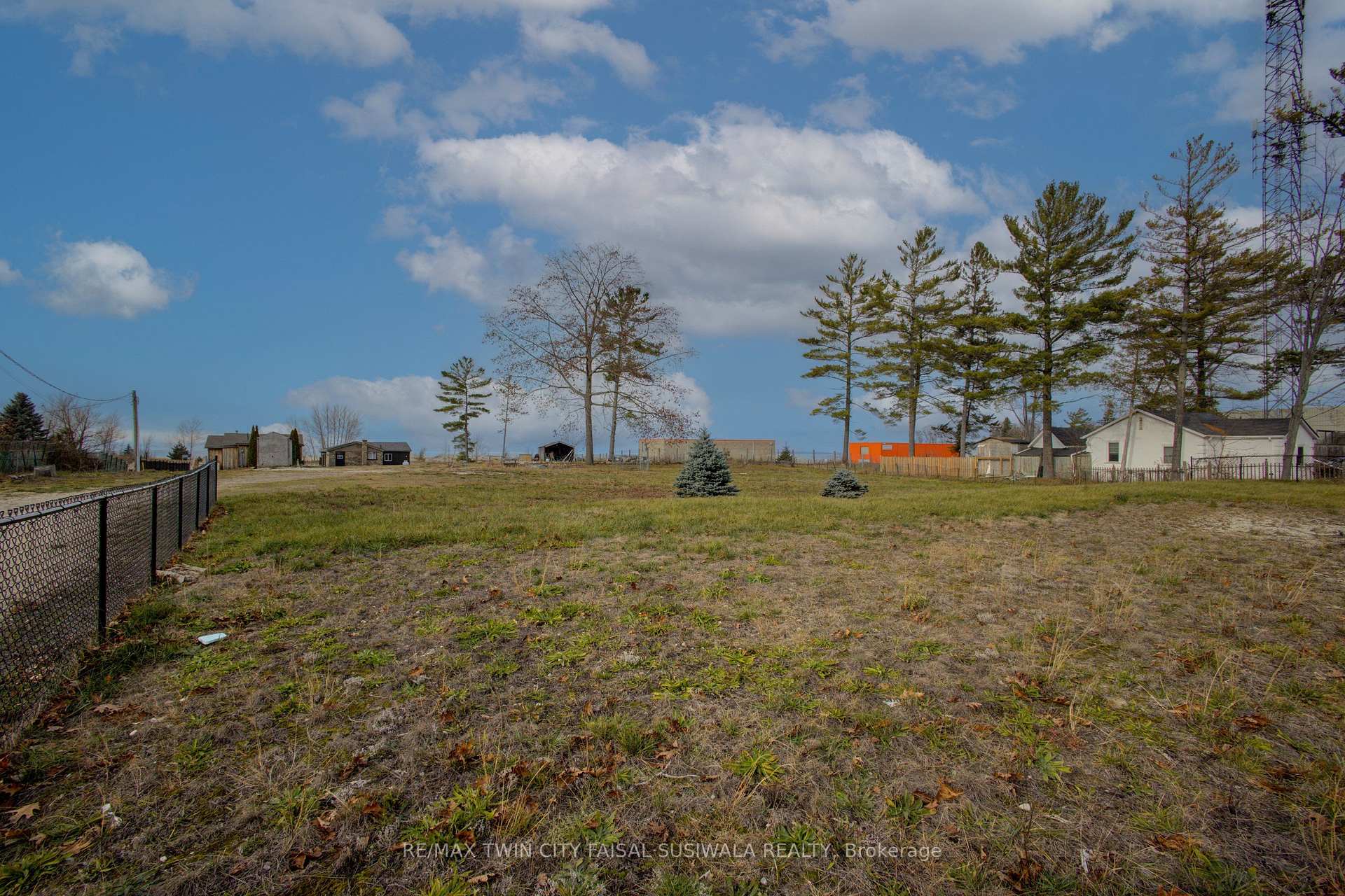 Photo 4 of Unit B, 326 River Road, Wasaga Beach — HOMEH
