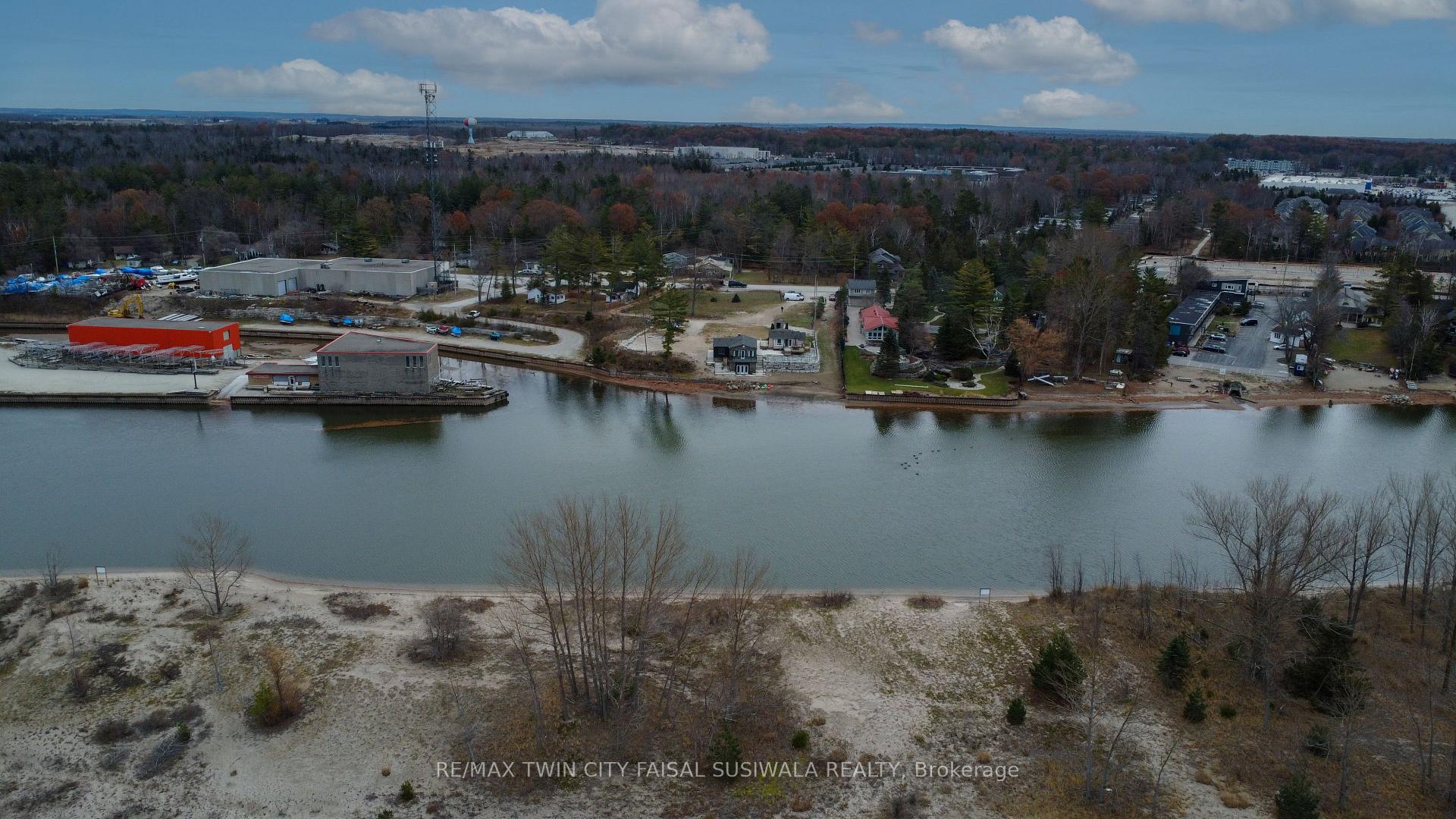 Photo 12 of Unit B, 326 River Road, Wasaga Beach — HOMEH
