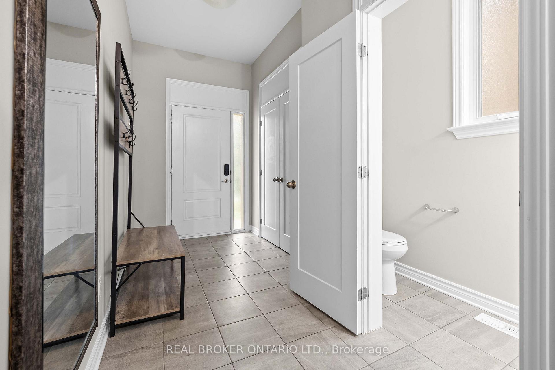 Photo 3 of 838 Cedar Creek Drive, Ottawa, Blossom Park/Kemp Park/Findlay Creek — HOMEH