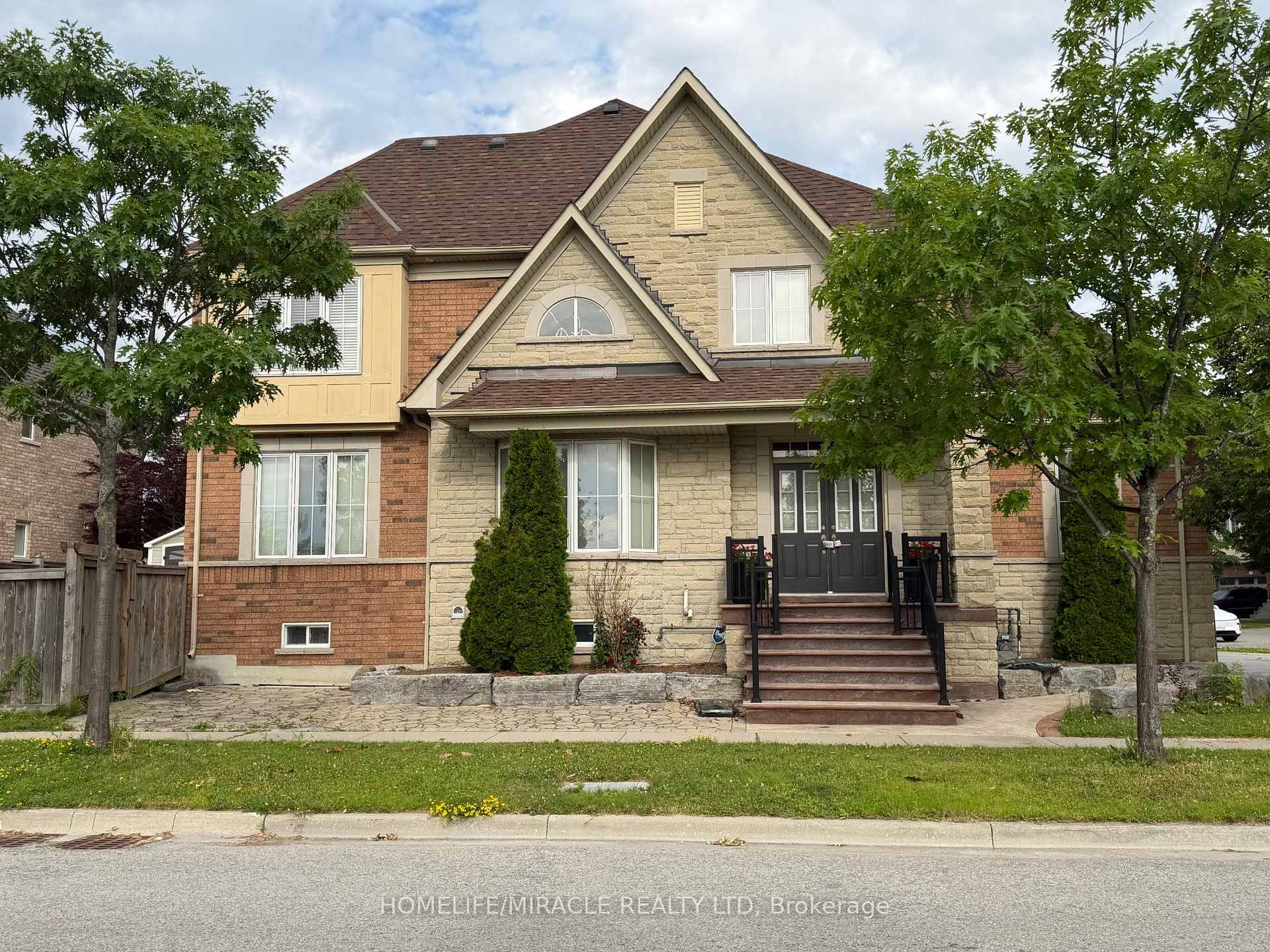 Photo 2 of 18 Portelli Crescent, Ajax, Northeast Ajax — HOMEH