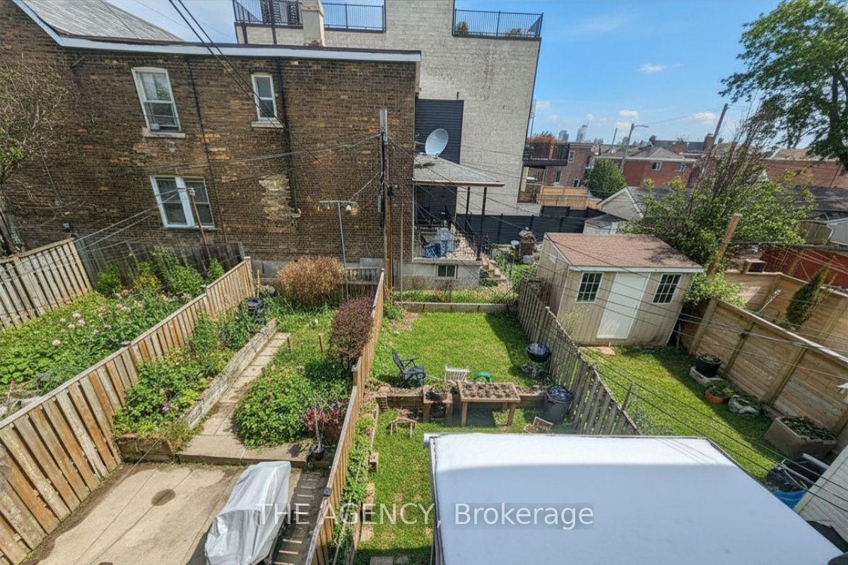 Photo 15 of Unit #upper, 613 Delaware Avenue, Toronto, Wychwood — HOMEH