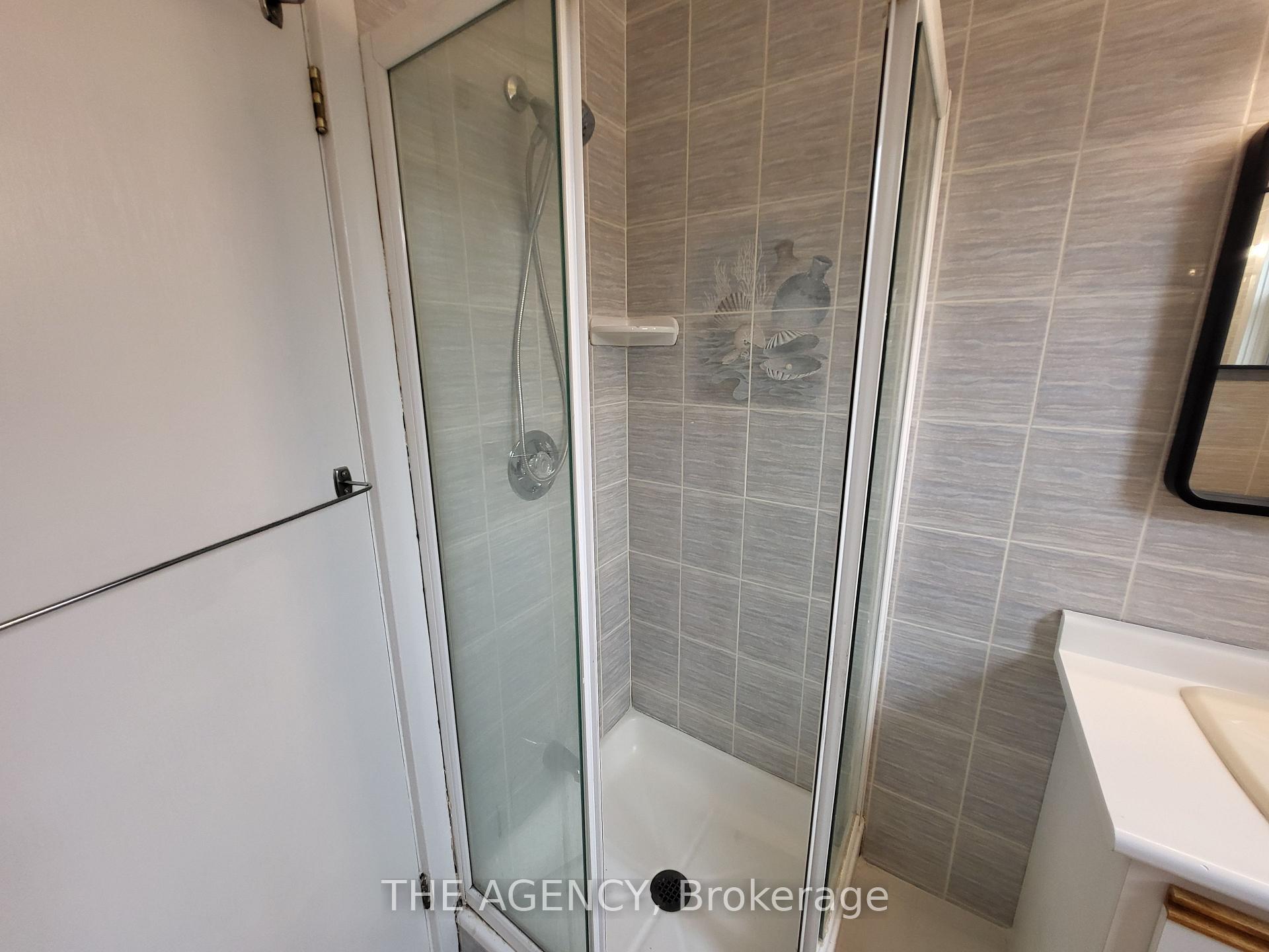 Photo 20 of Unit #upper, 613 Delaware Avenue, Toronto, Wychwood — HOMEH