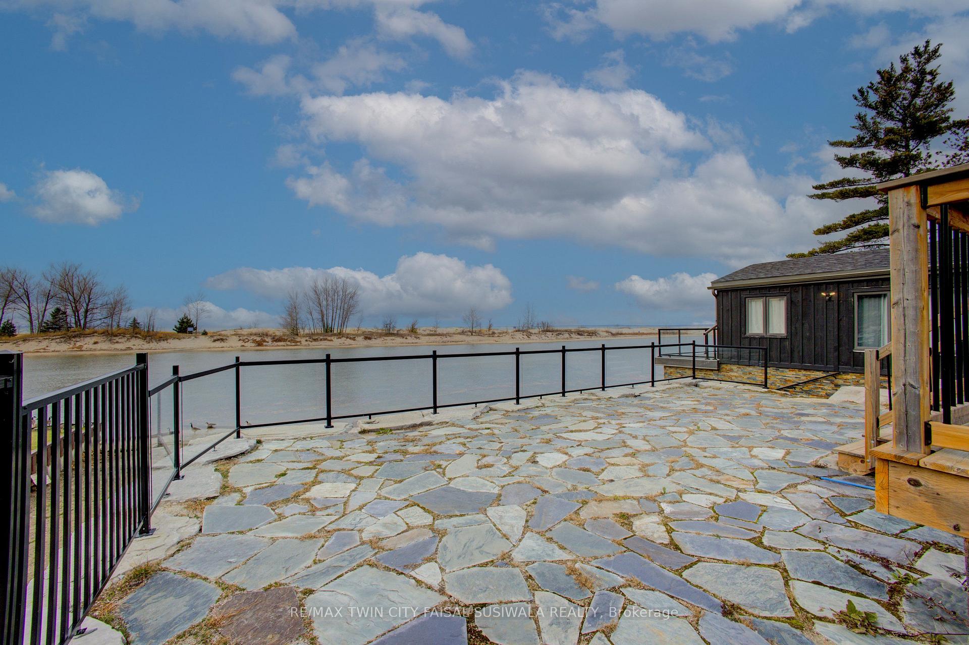 Photo 7 of 2 Browns Lane, Wasaga Beach — HOMEH