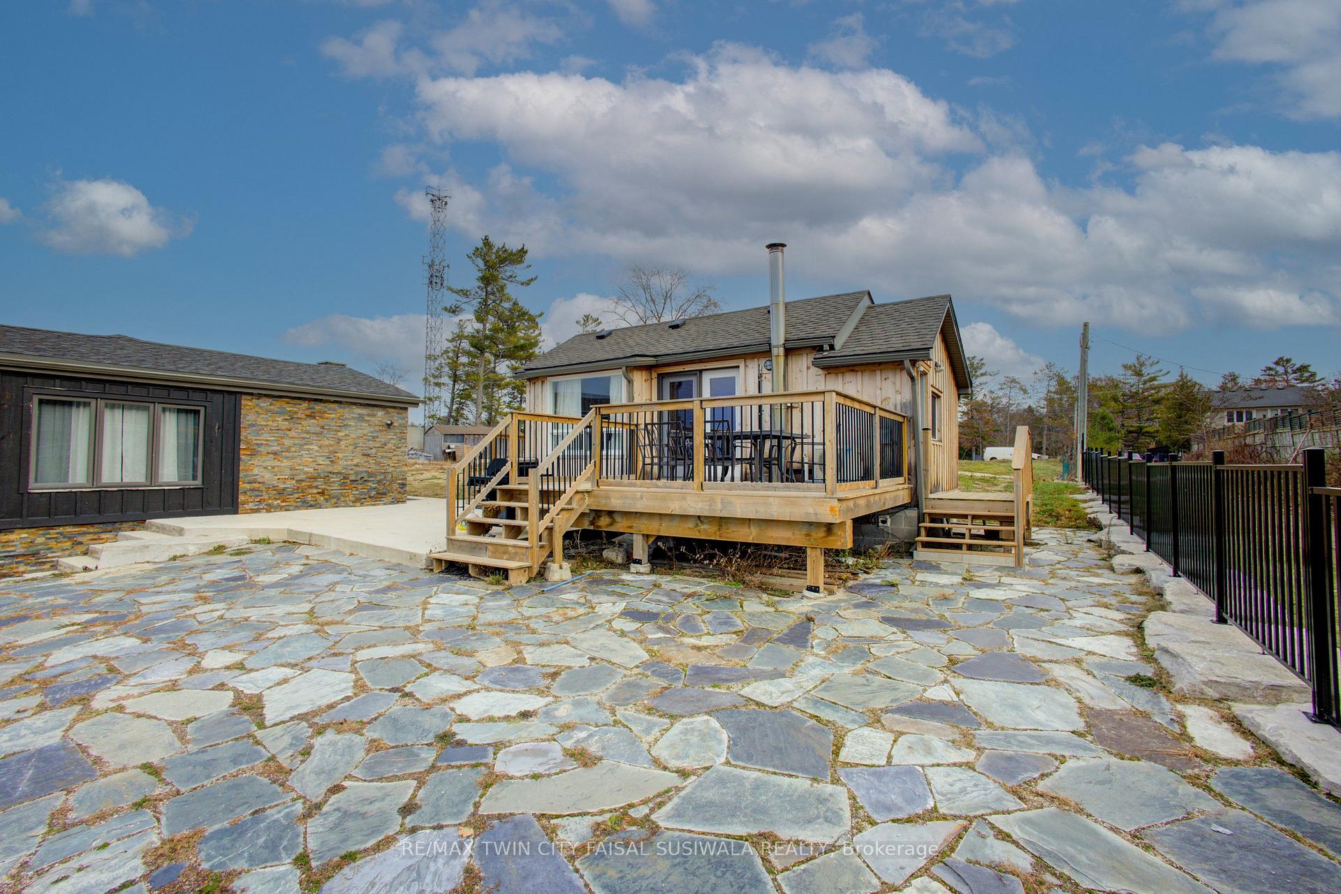 Photo 9 of 2 Browns Lane, Wasaga Beach — HOMEH