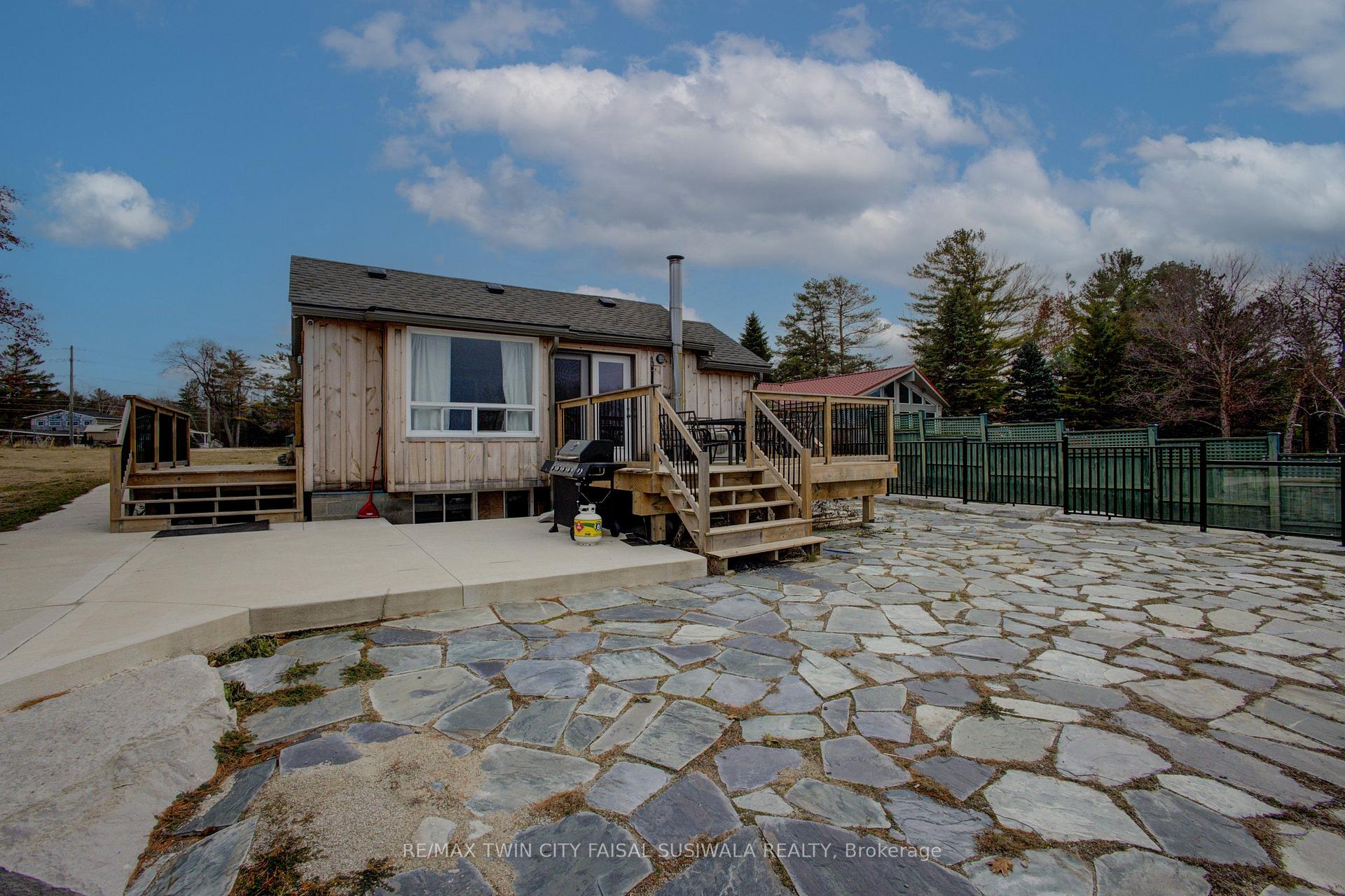 Photo 11 of 2 Browns Lane, Wasaga Beach — HOMEH