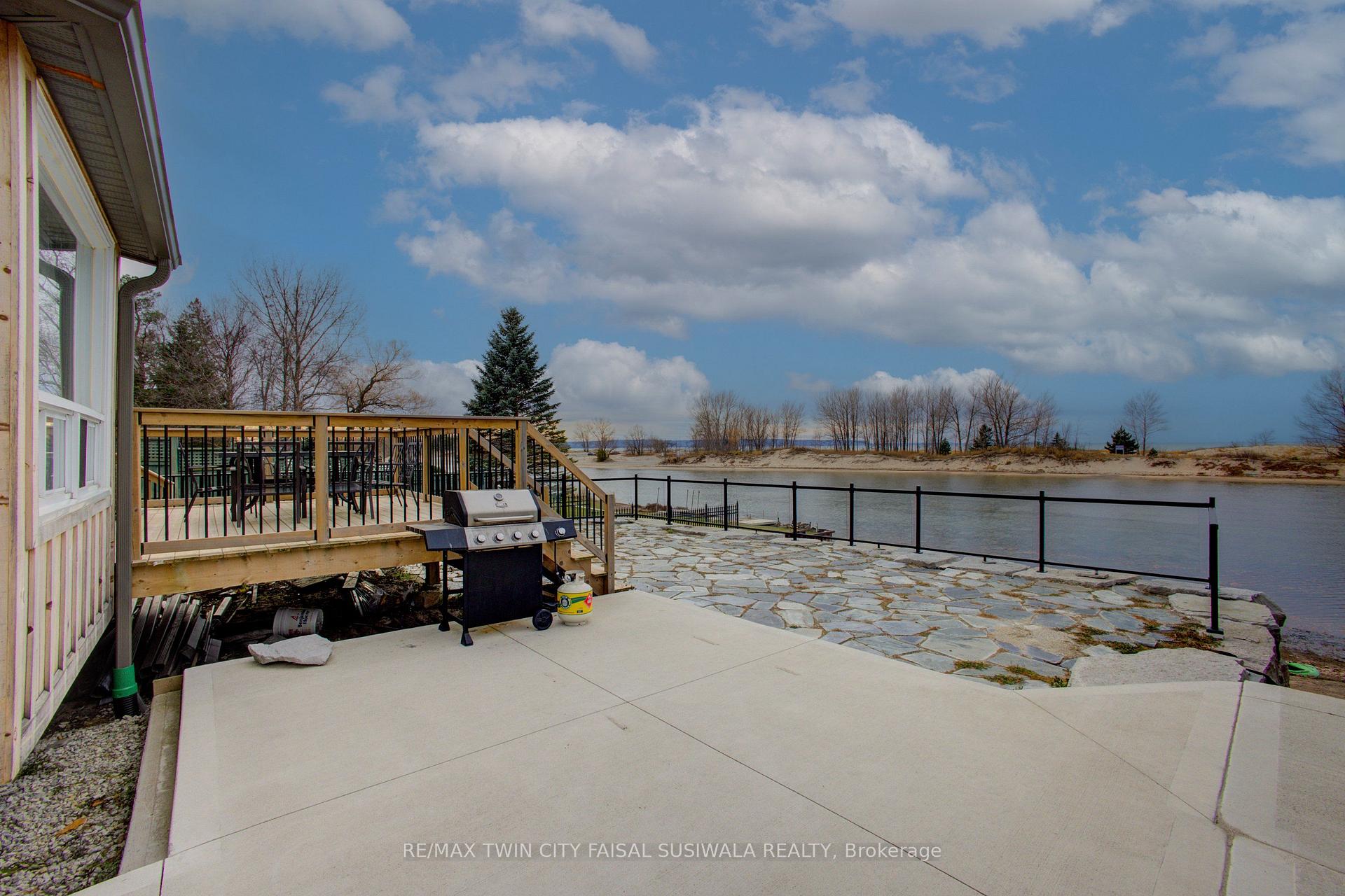 Photo 13 of 2 Browns Lane, Wasaga Beach — HOMEH