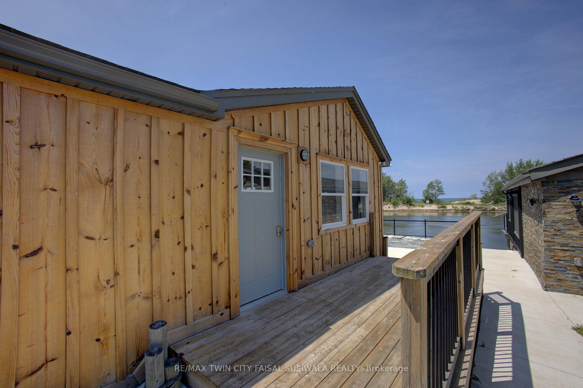 Photo 6 of 2 Browns Lane, Wasaga Beach — HOMEH