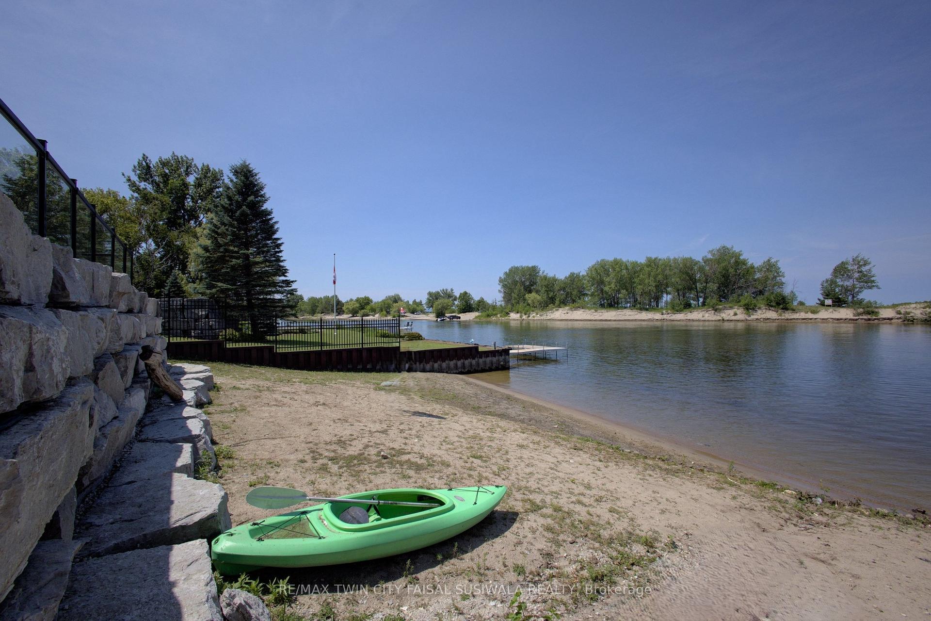 Photo 14 of 2 Browns Lane, Wasaga Beach — HOMEH