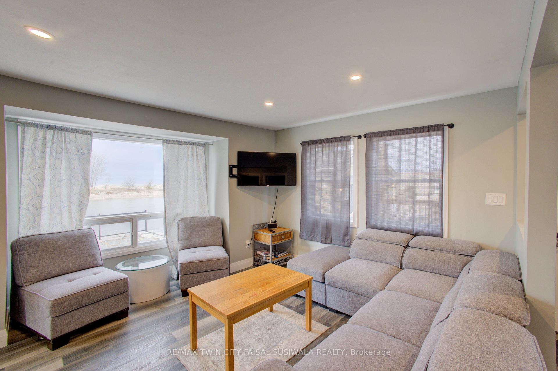 Photo 28 of 2 Browns Lane, Wasaga Beach — HOMEH